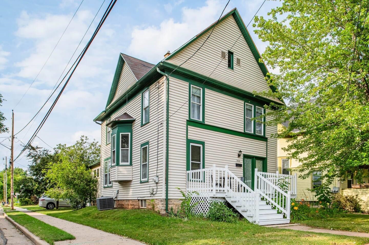 304 E FOREST Avenue