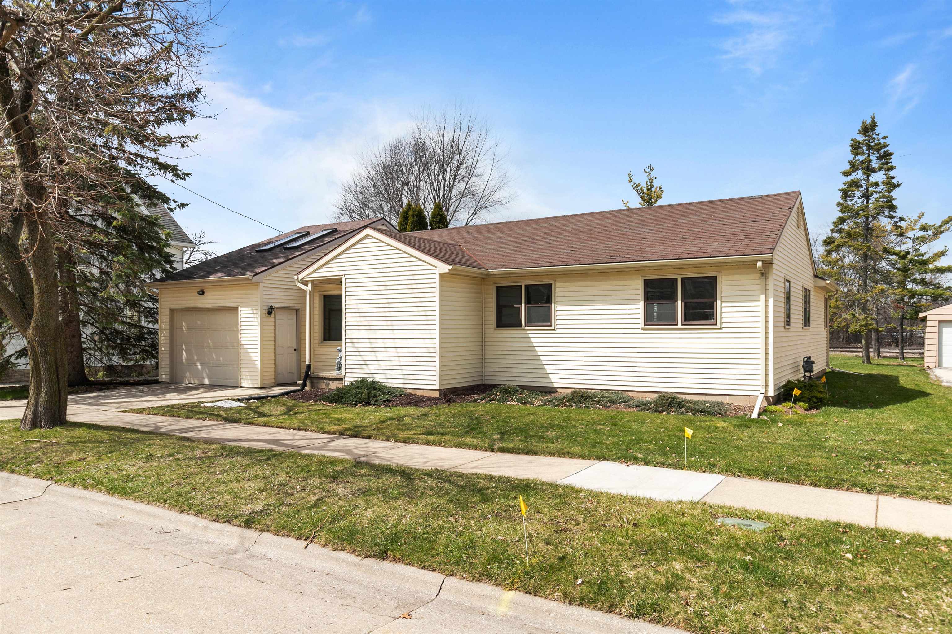 813 BLACKWELL Street