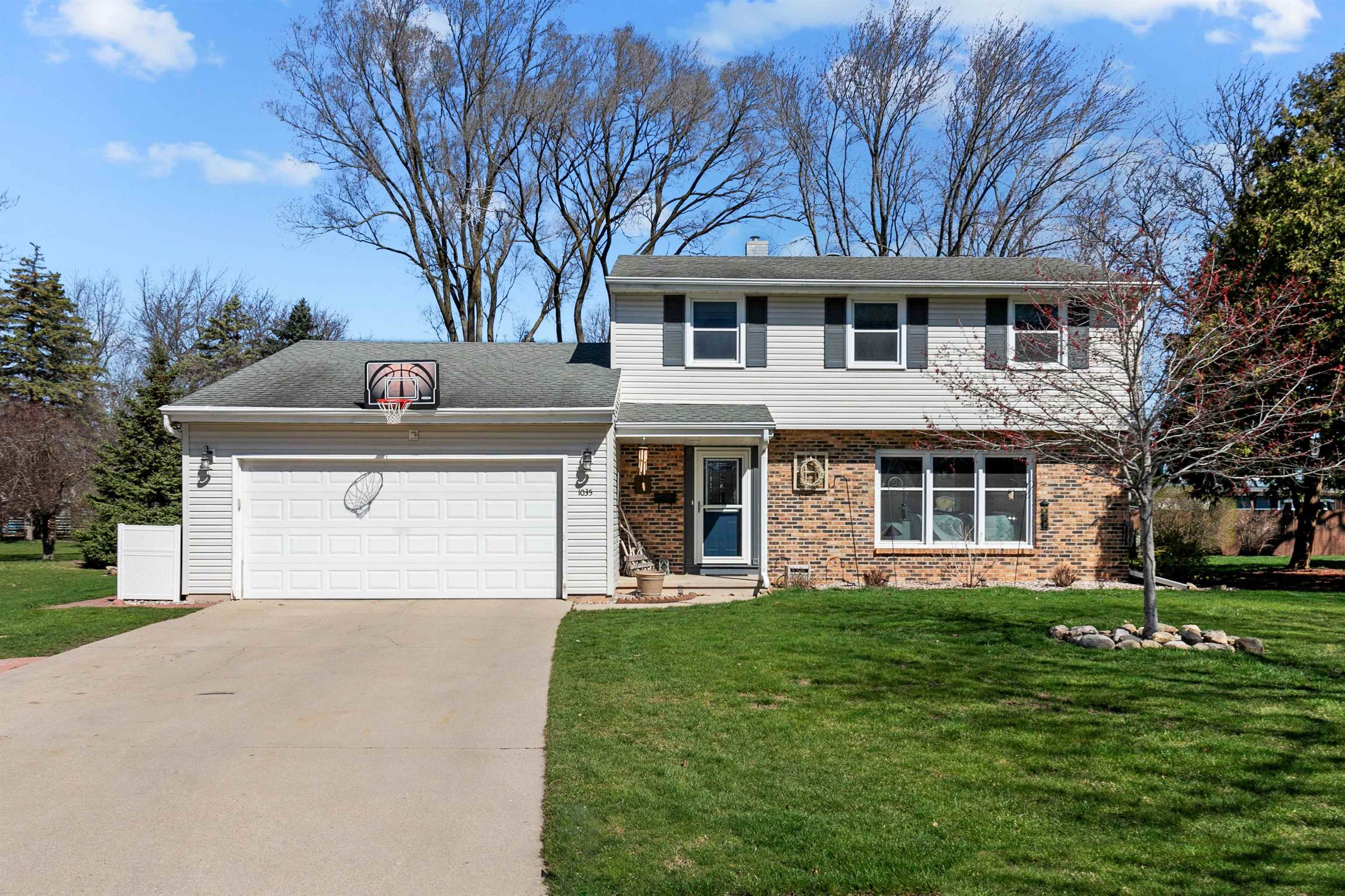 1035 CANTERBURY Drive