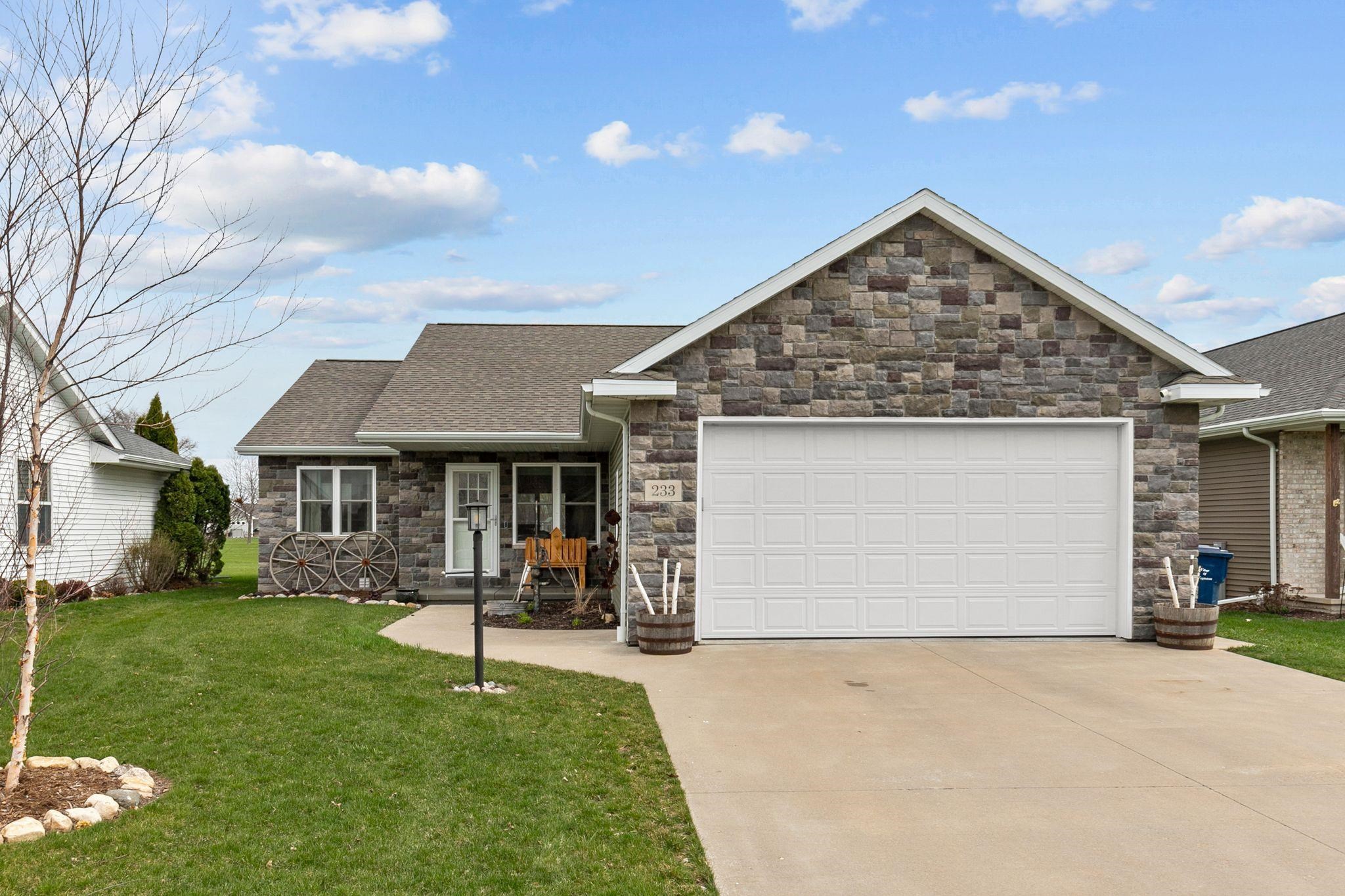 233 THEUNIS Drive