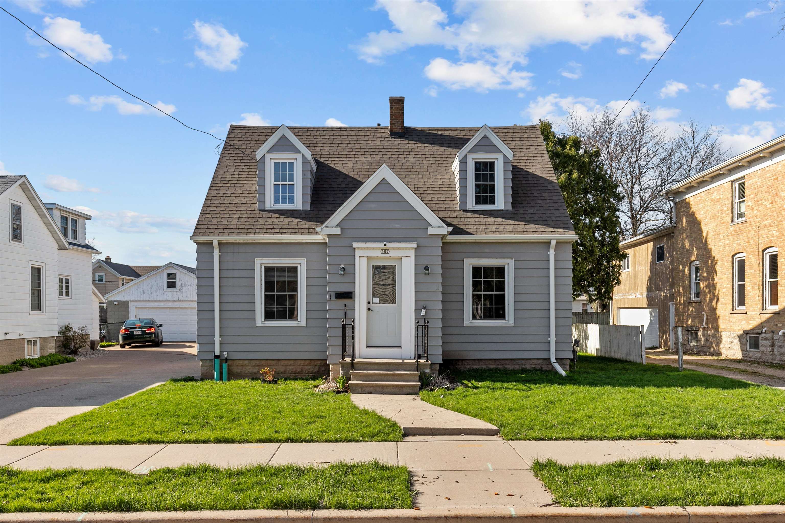 307 E PARKWAY Avenue