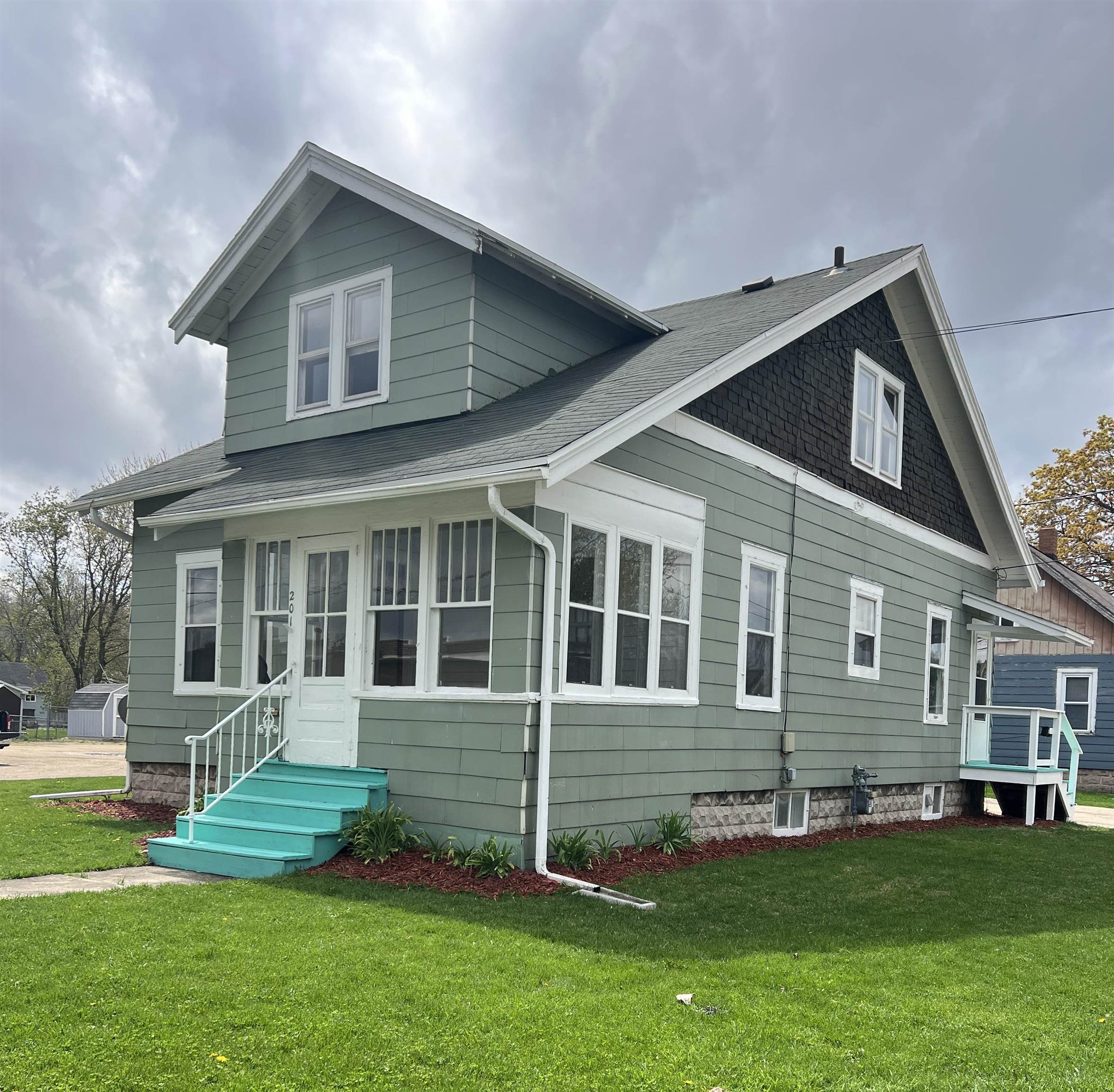 201 RAILROAD Street