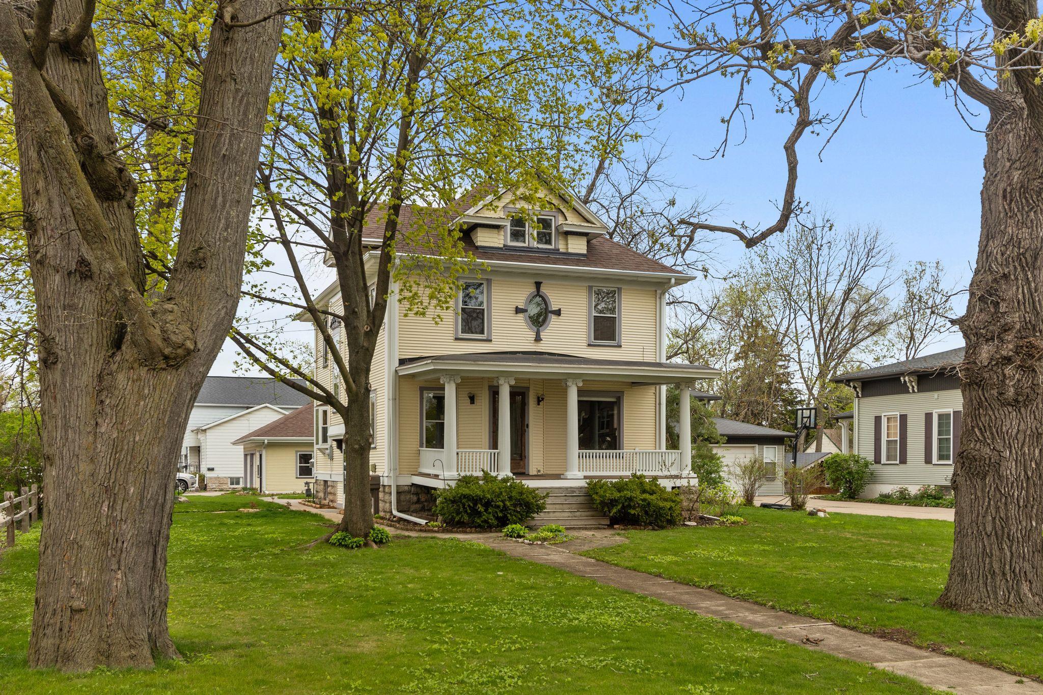 32 W NEW YORK Avenue