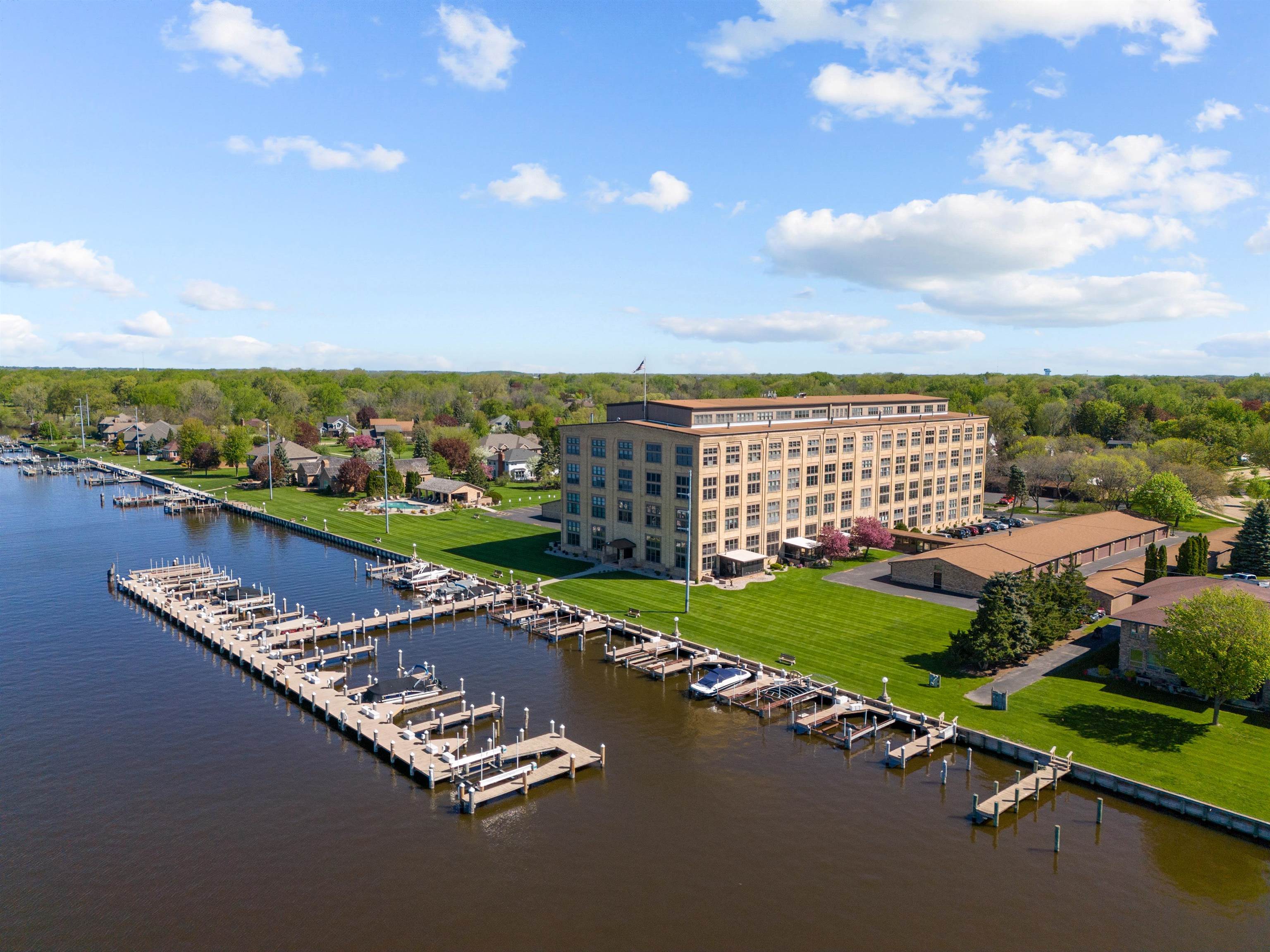 1545 ARBORETUM Drive Unit: 201