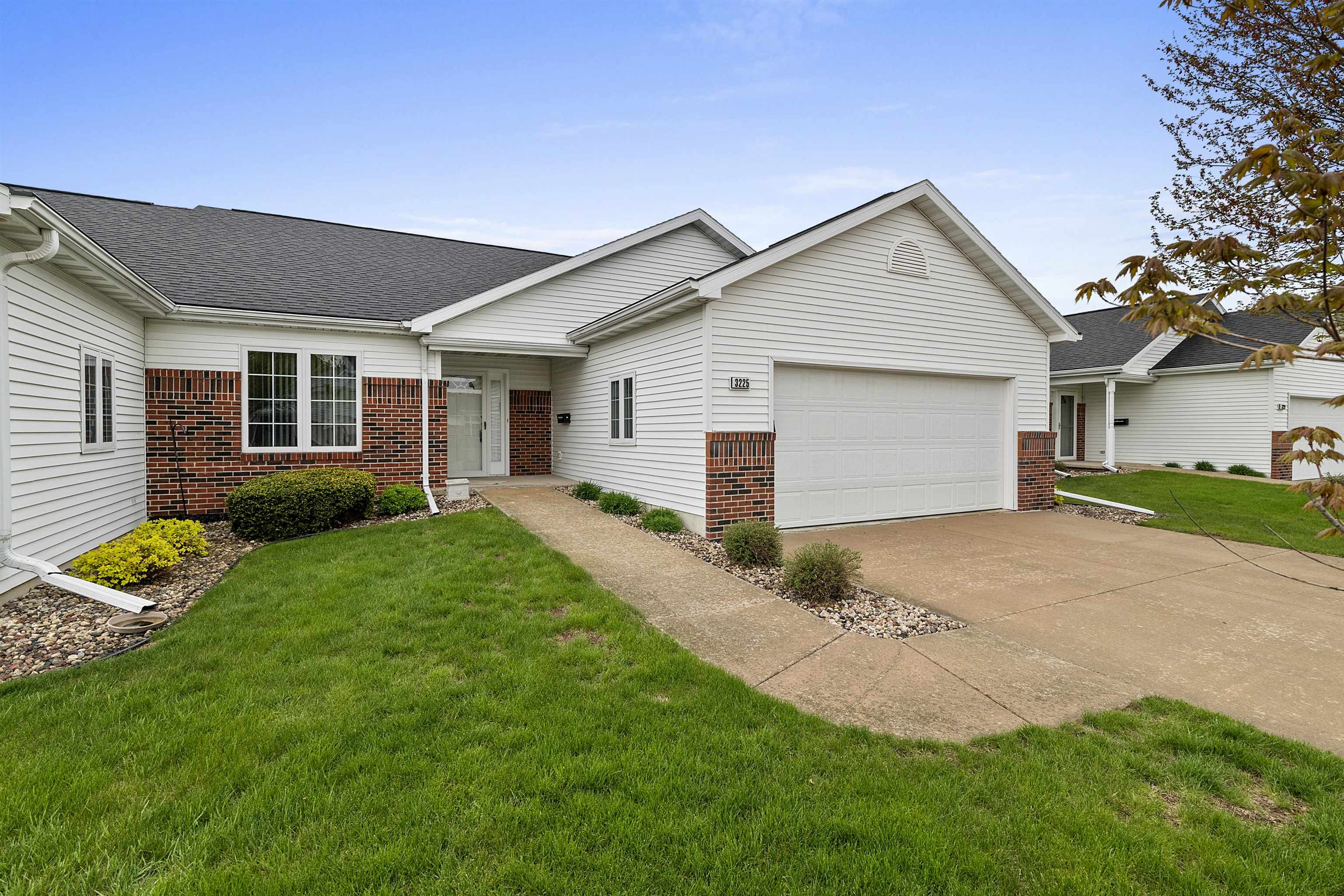 3225 N BARKWOOD Lane