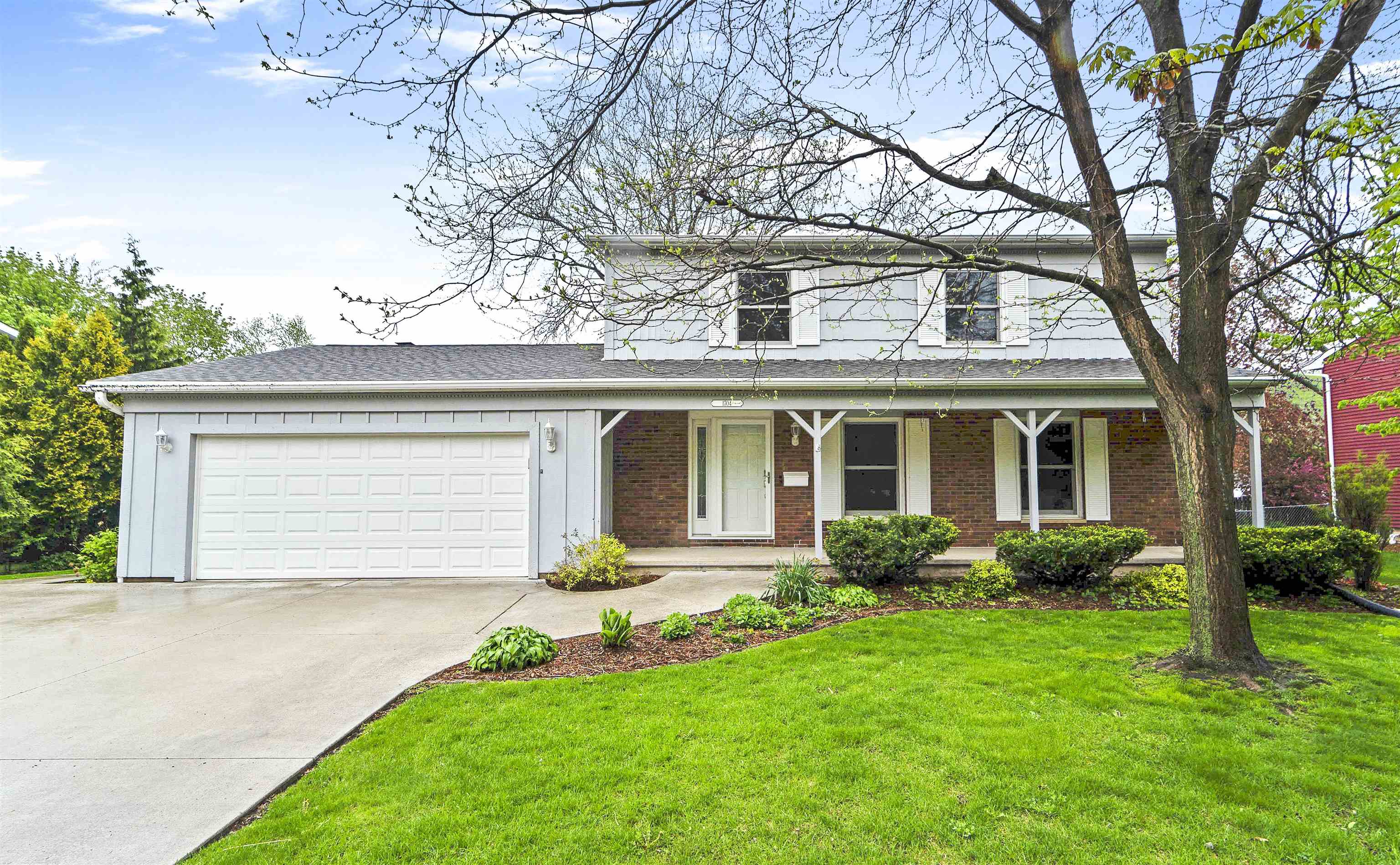 1704 WHITE SWAN Drive