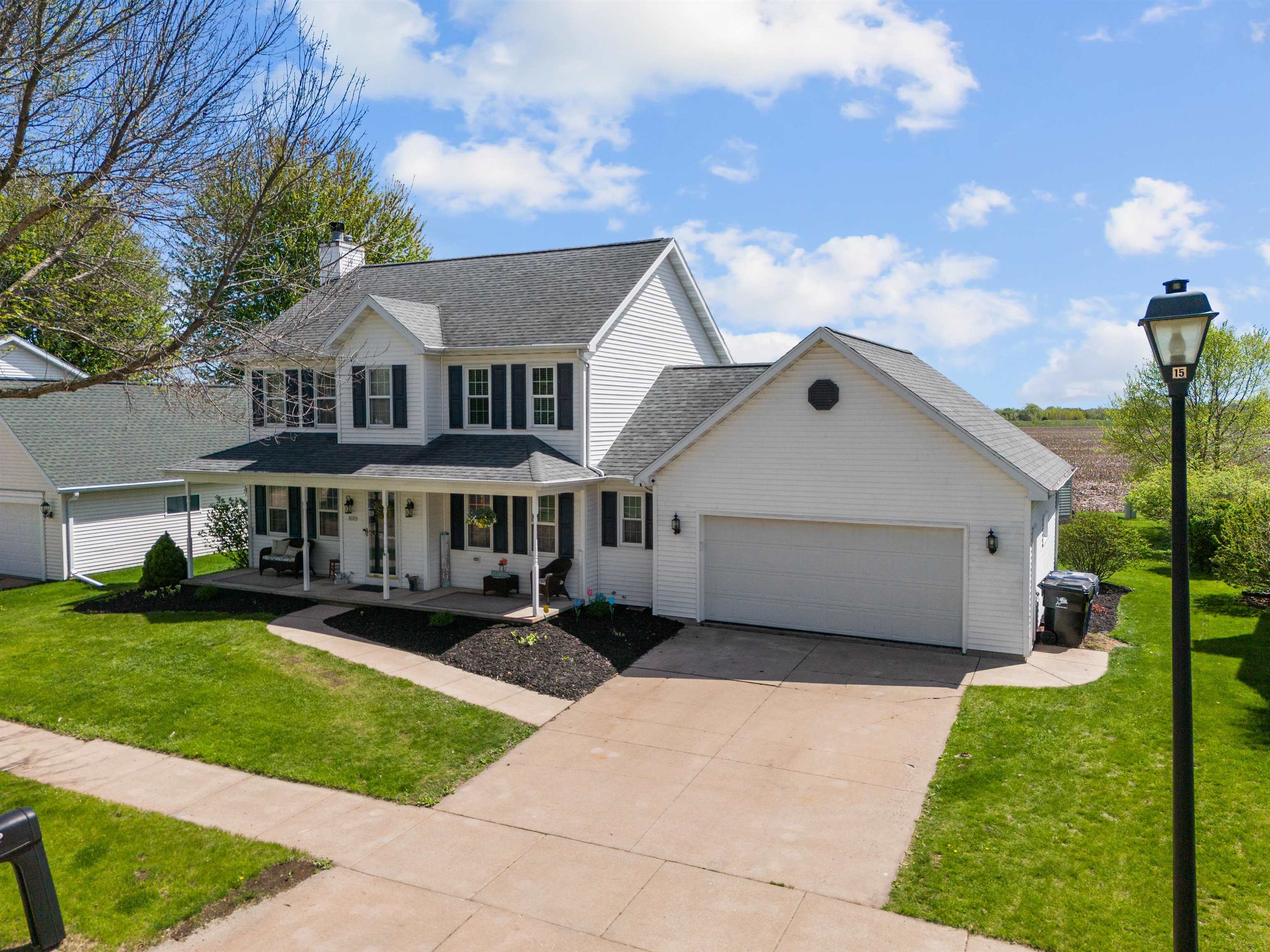 1609 E WYNDMERE Drive