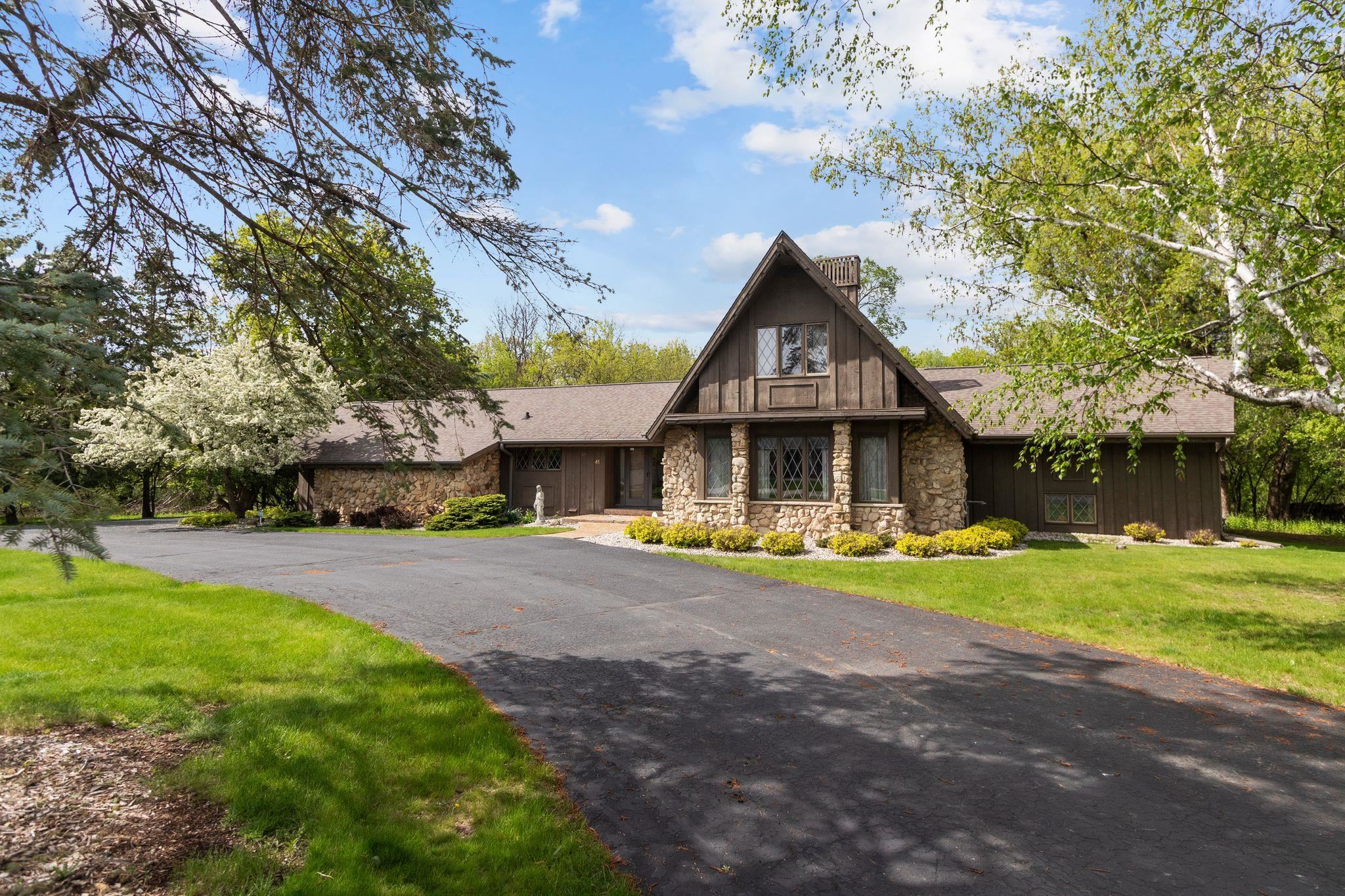 41 MEADOWBROOK Court