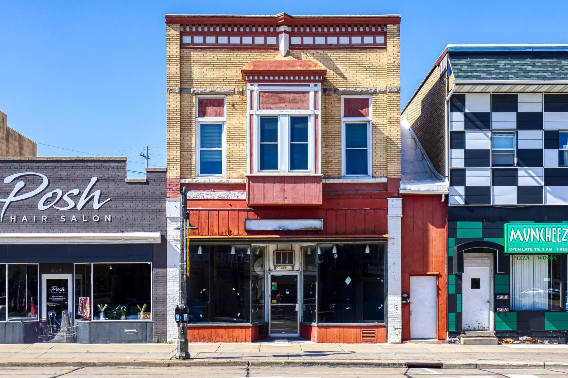 602 W COLLEGE Avenue