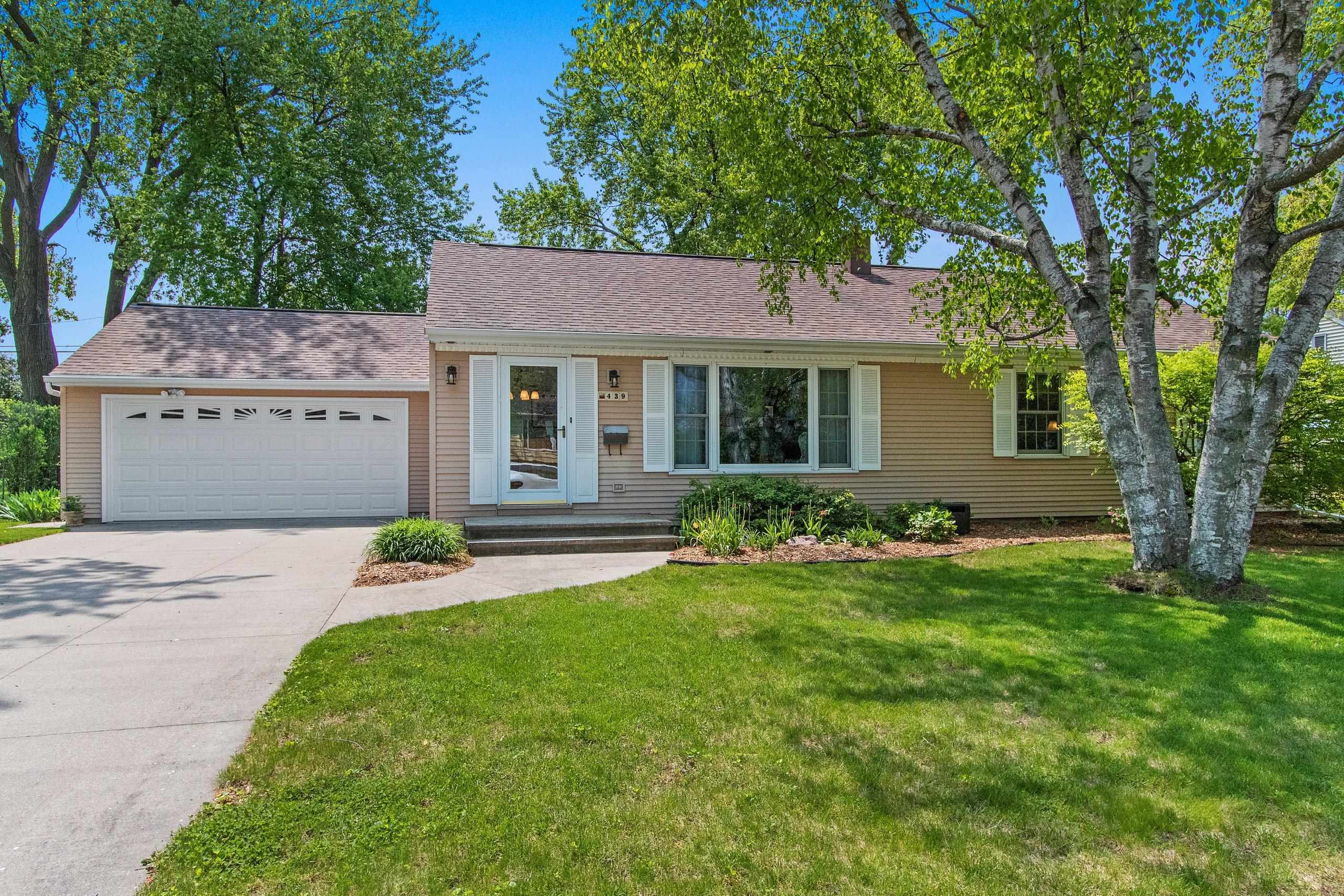 439 LOWELL Place