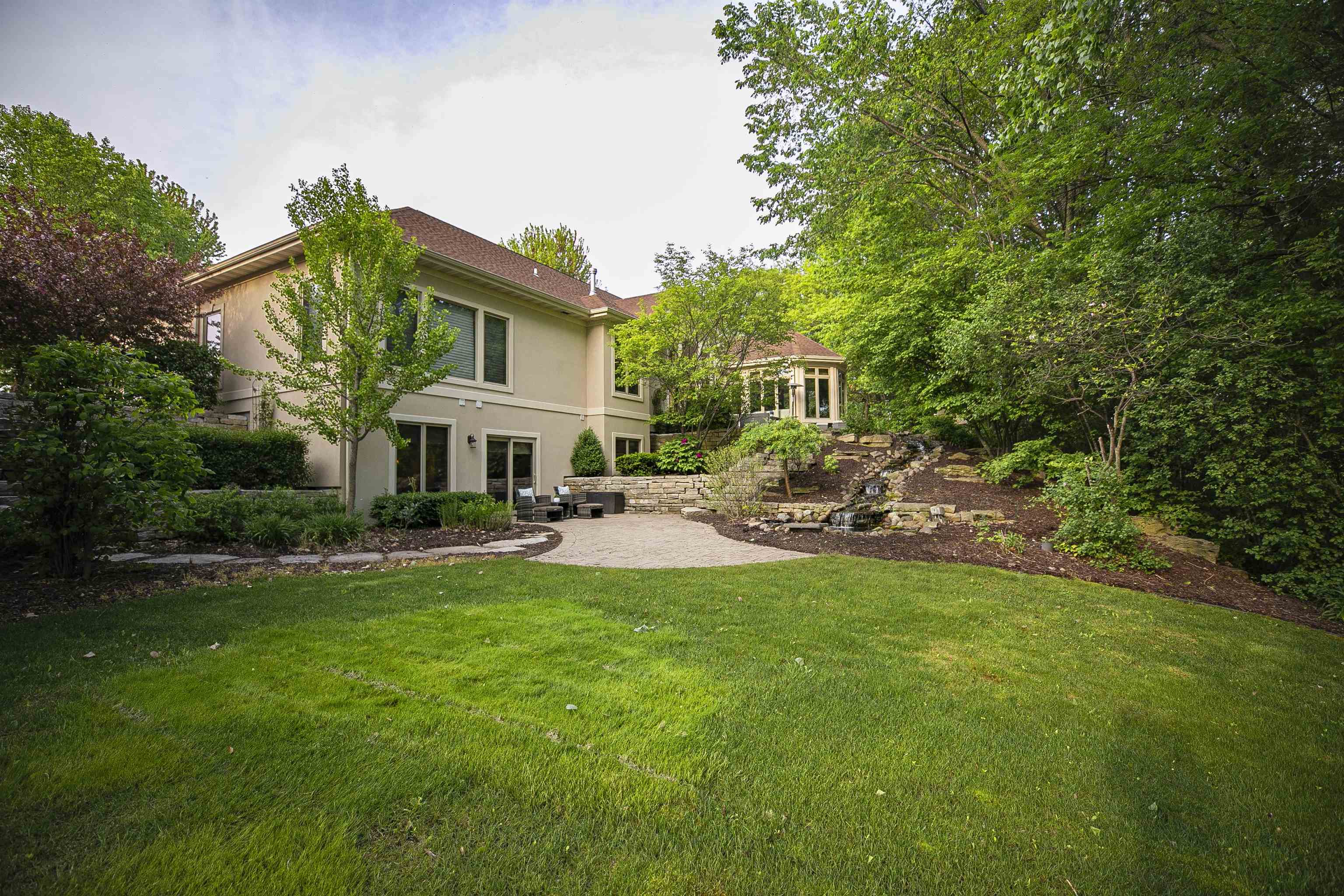 2471 WHISTLING SWAN Court