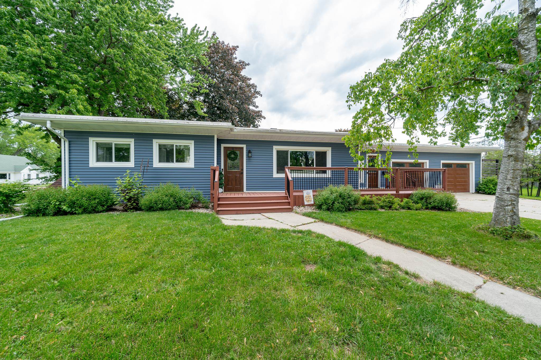 1006 E BENT Avenue