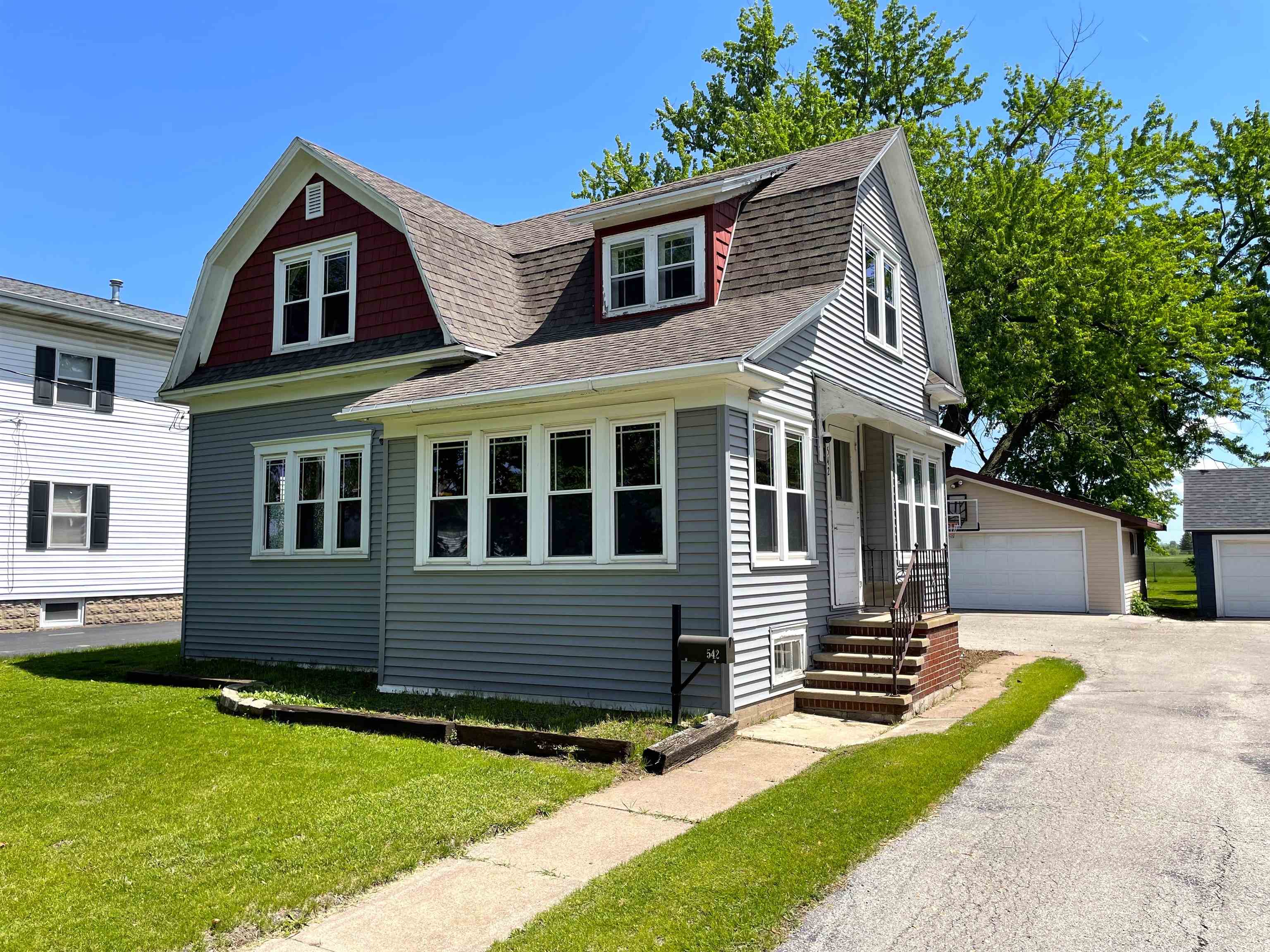 542 N MAIN Street