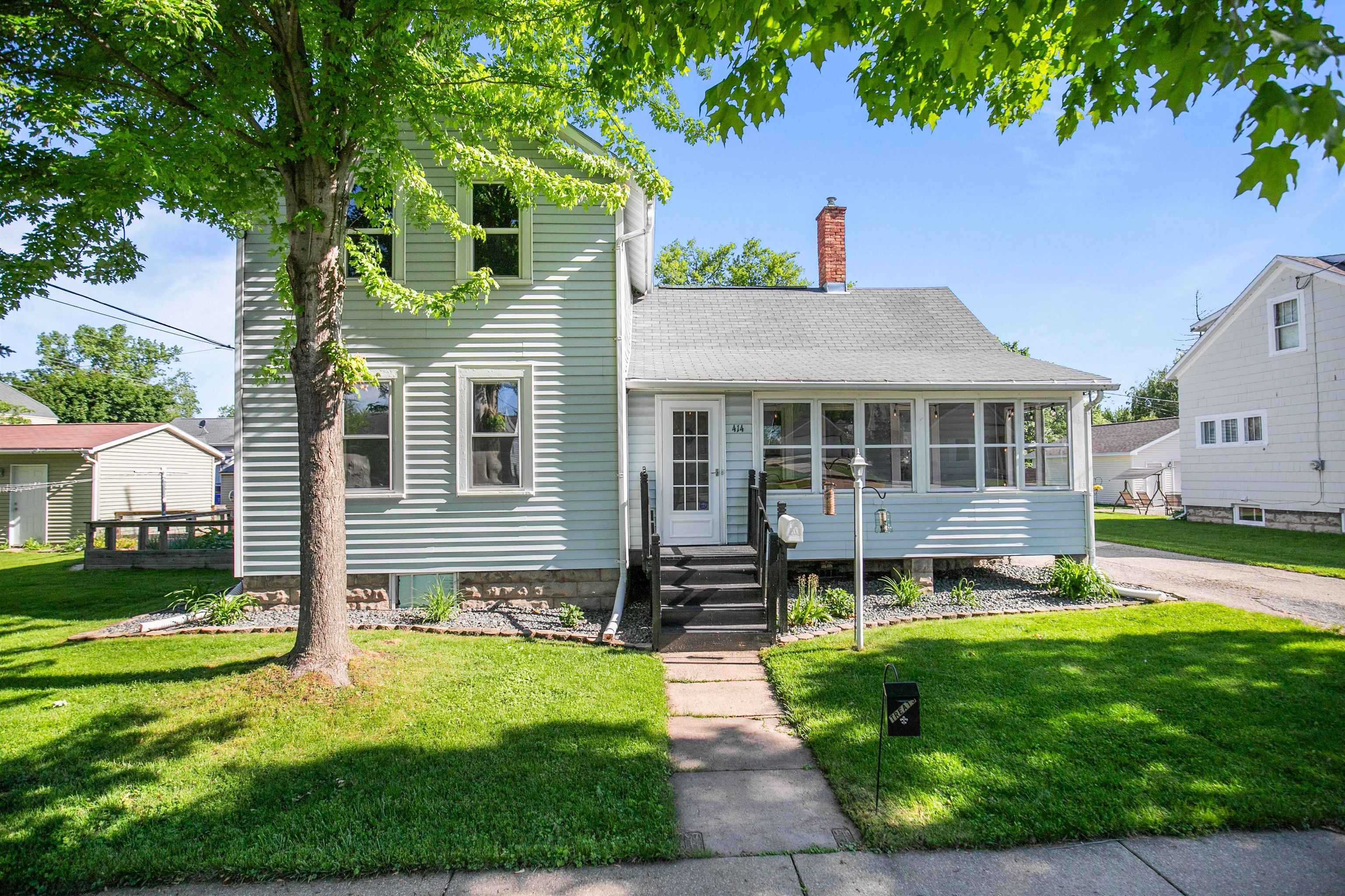 414 E MAPLE Street