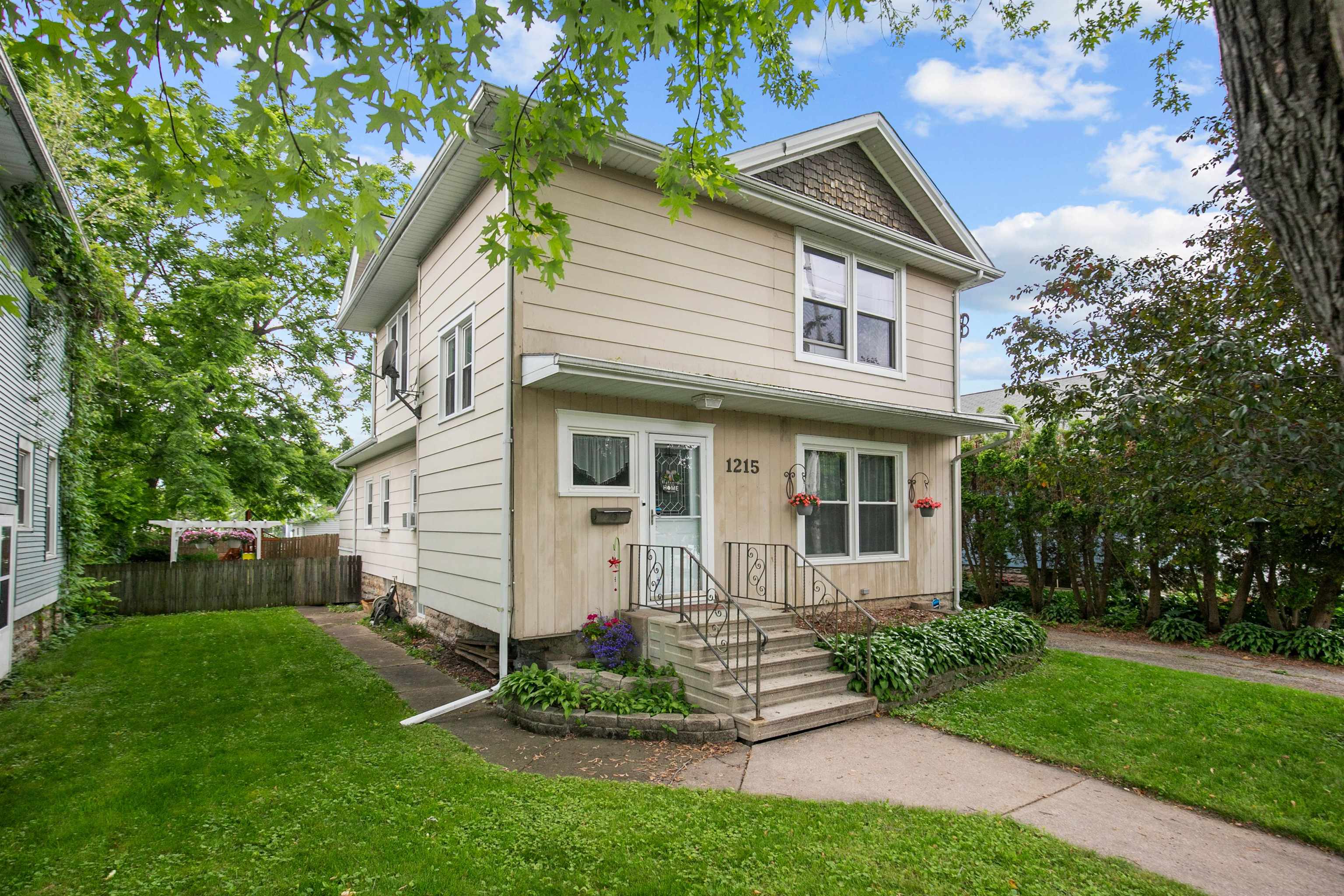 1215 GRAND Street