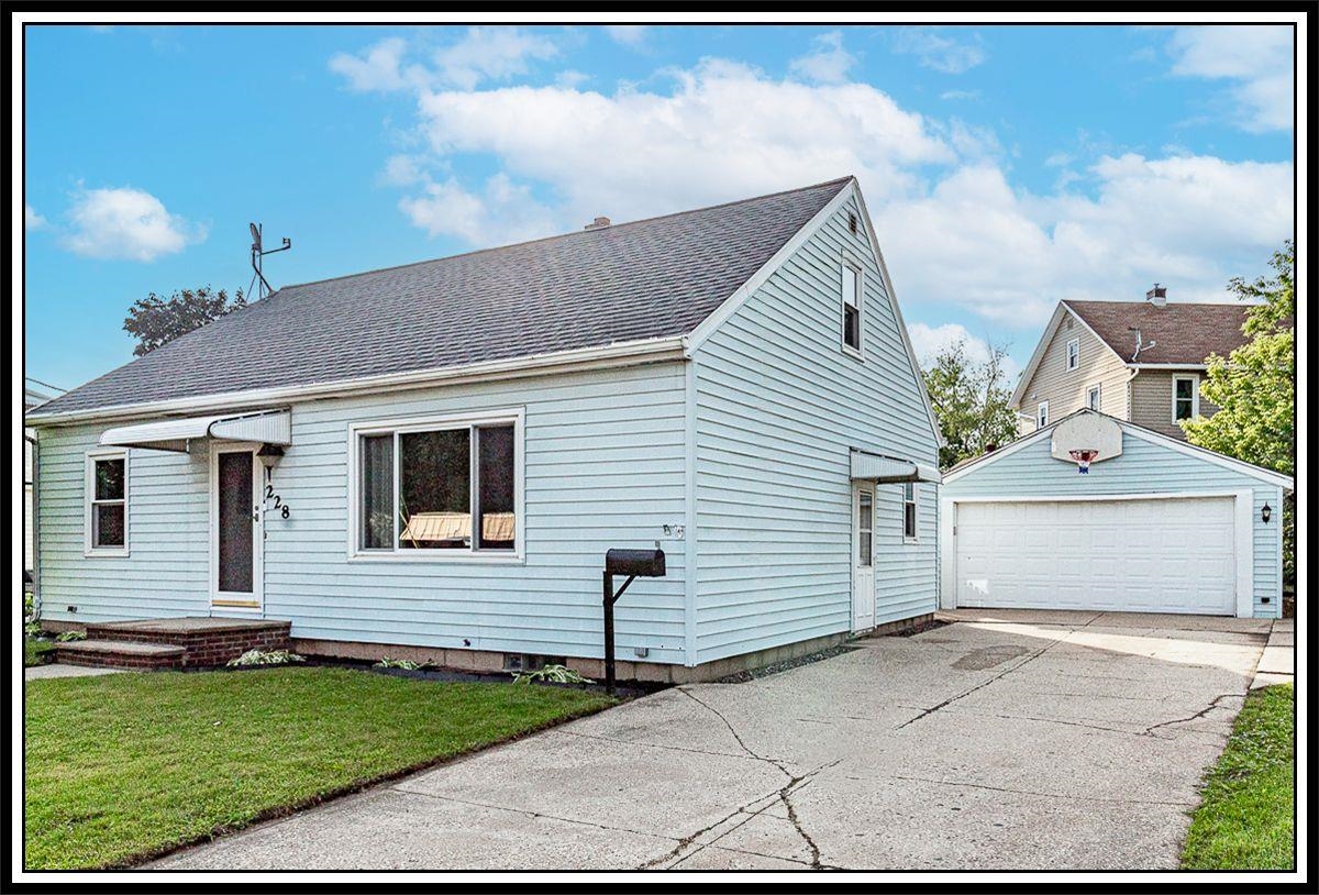 228 S WALTER Avenue