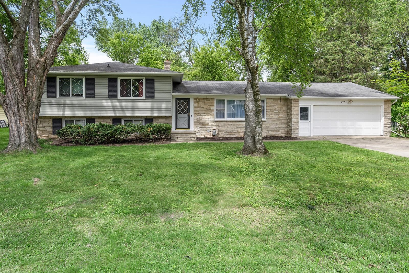 814 FIELDCREST Drive