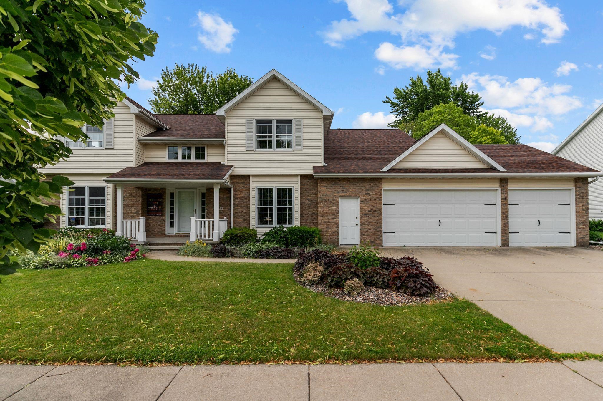 225 E FERNWOOD Lane