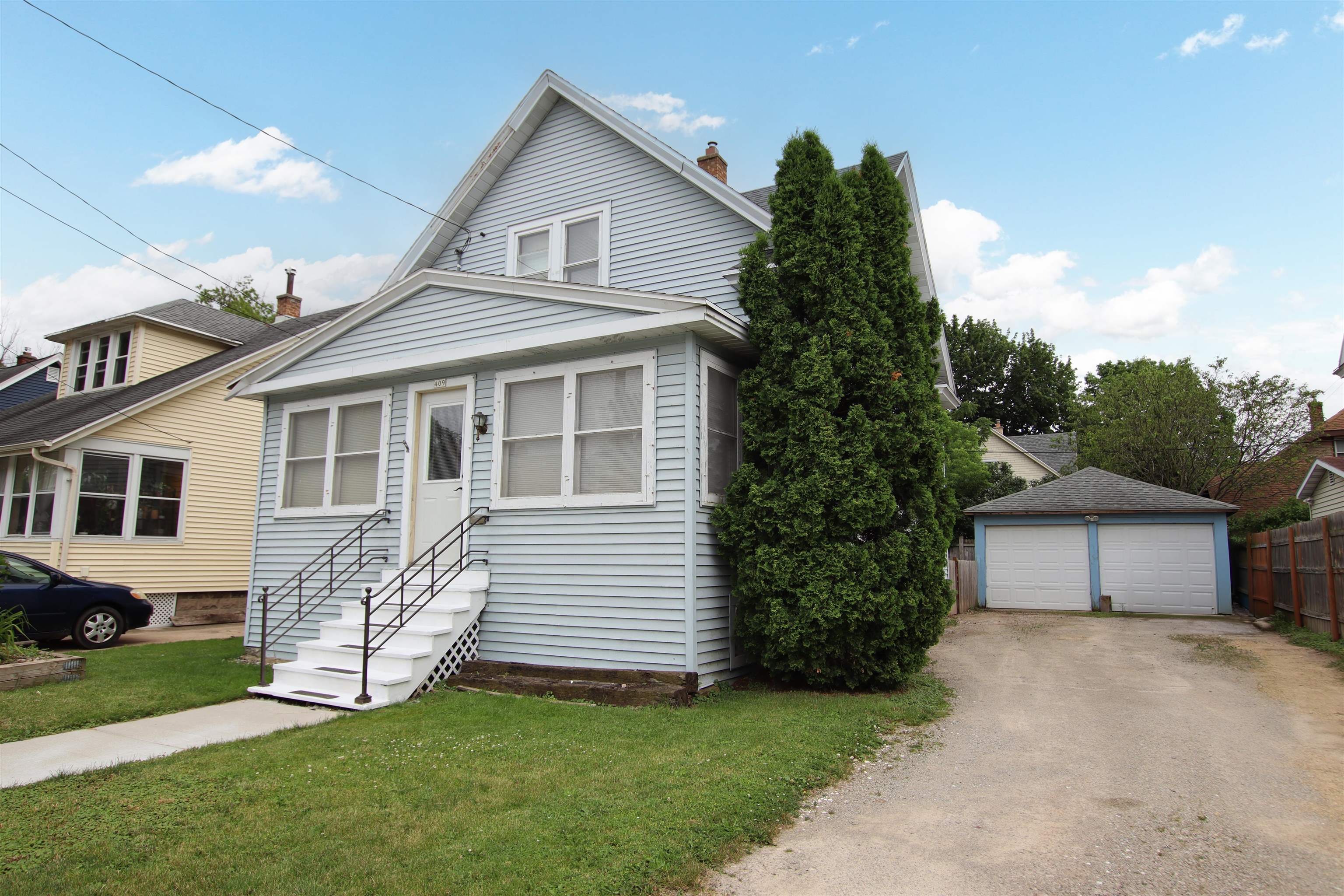 409 E LINCOLN Avenue