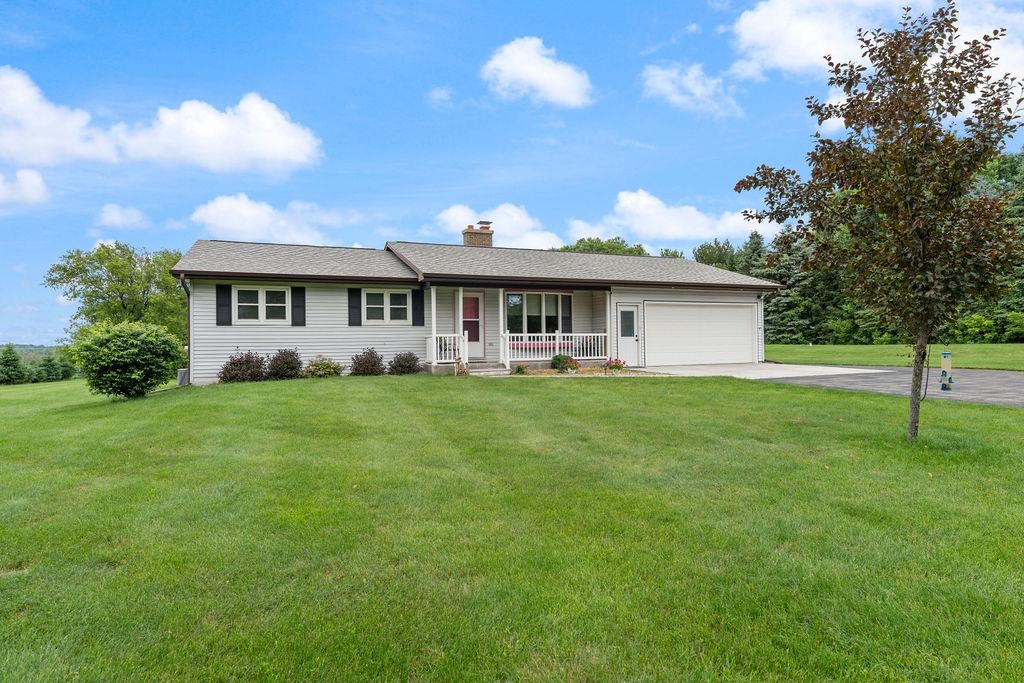 W10276 CLOVERLEAF Road