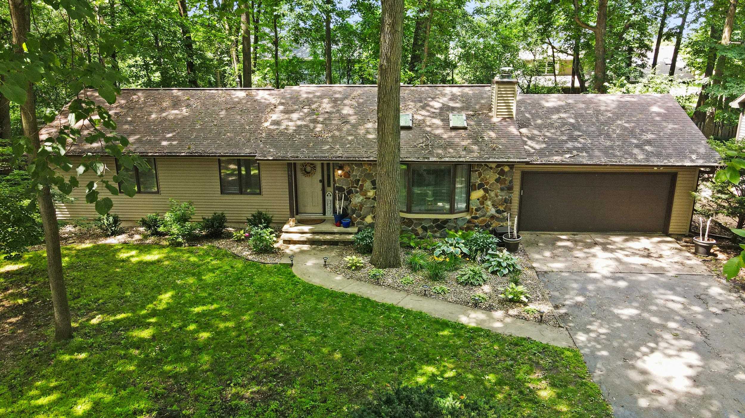 1545 DEERFIELD Drive