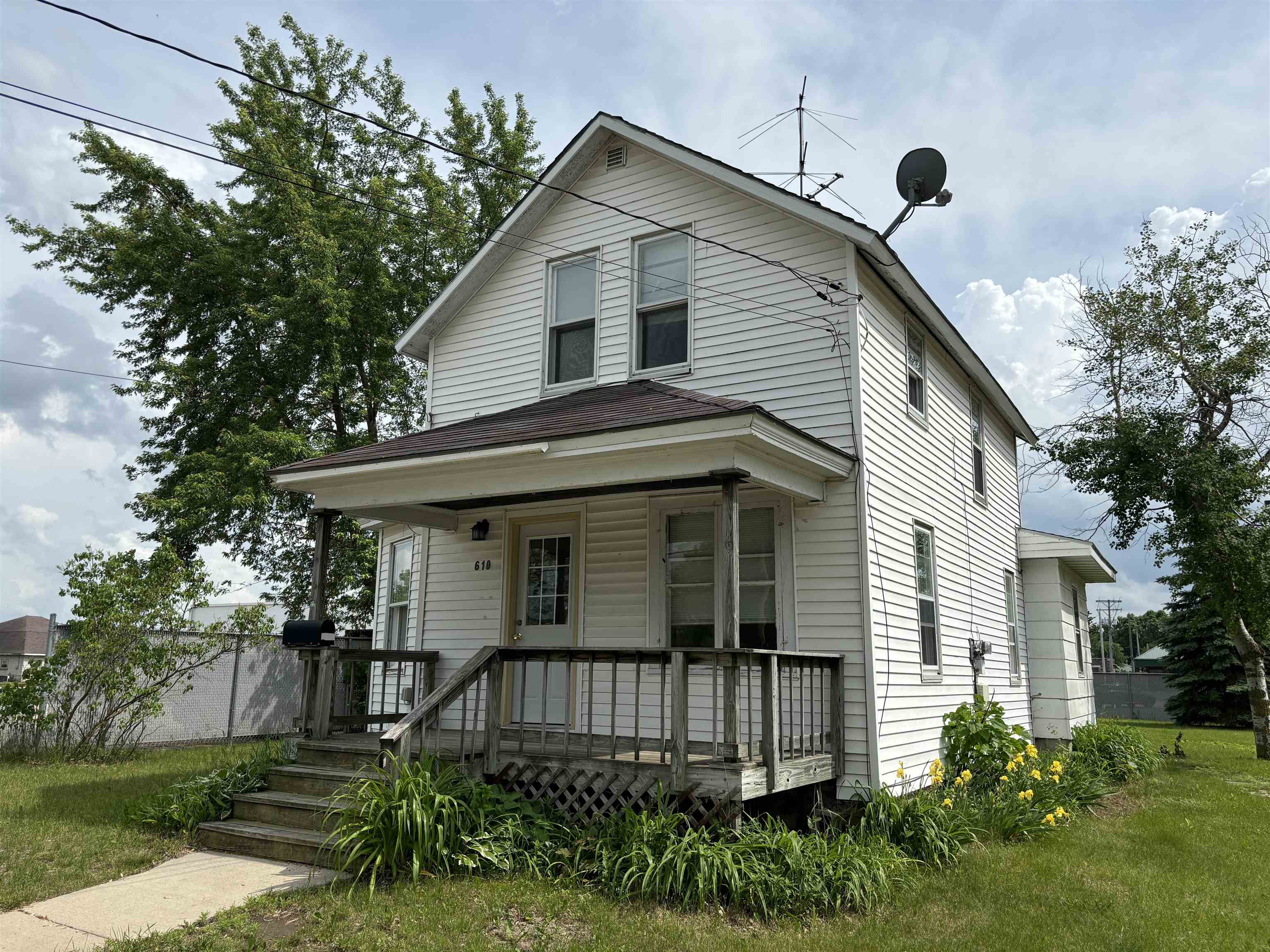610 E 5TH Street