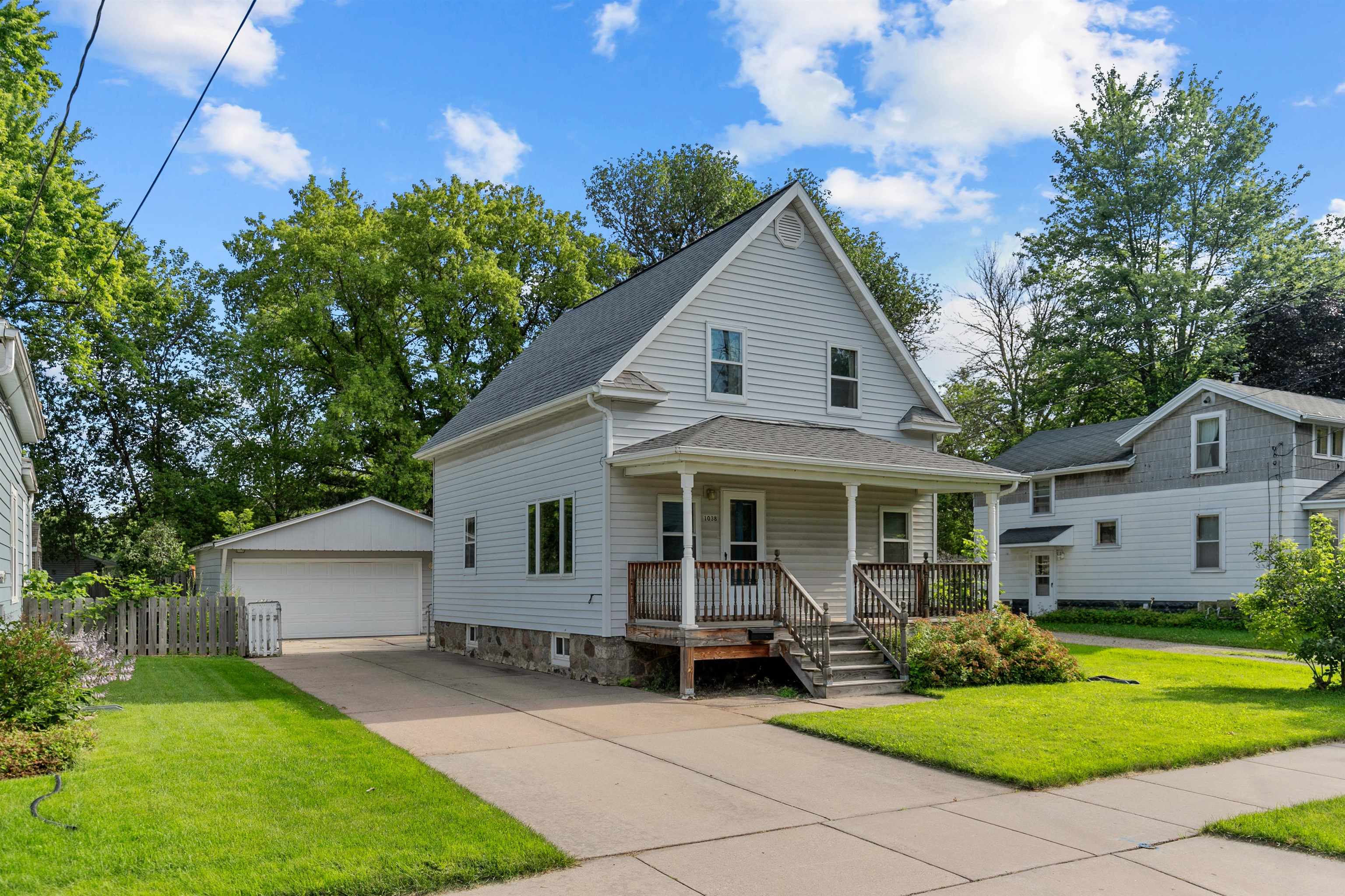 1038 W 5TH Street
