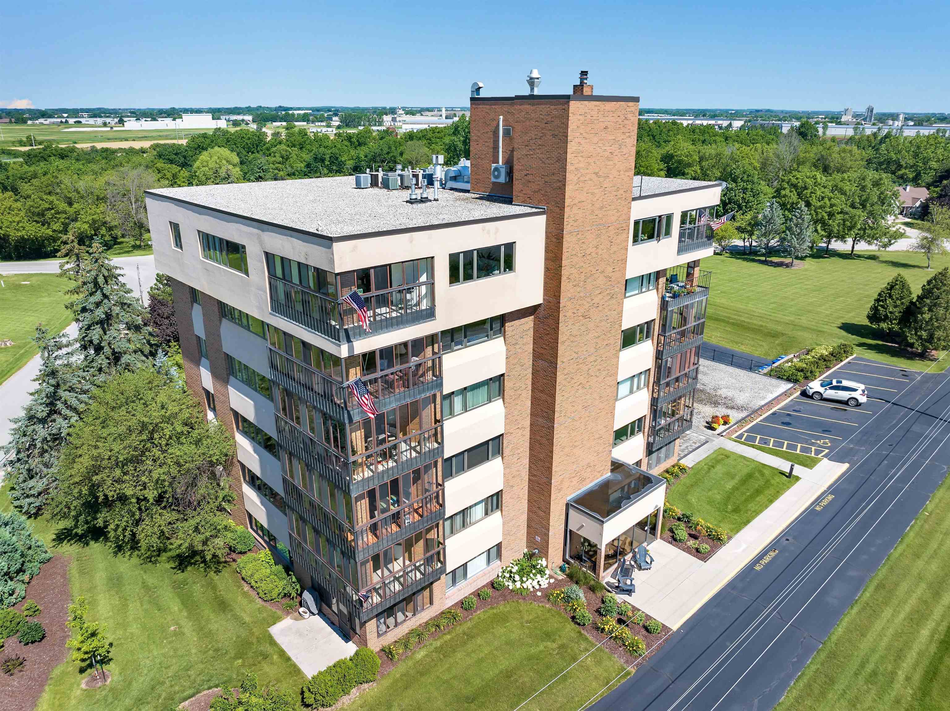 2130 LOST DAUPHIN Road Unit: S1