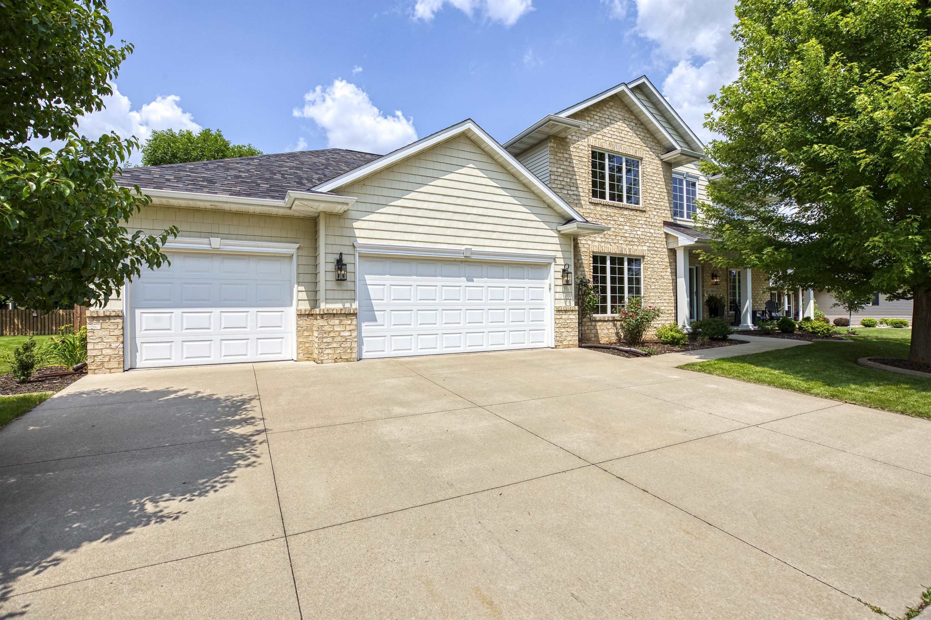 2604 E SUNDANCE Drive