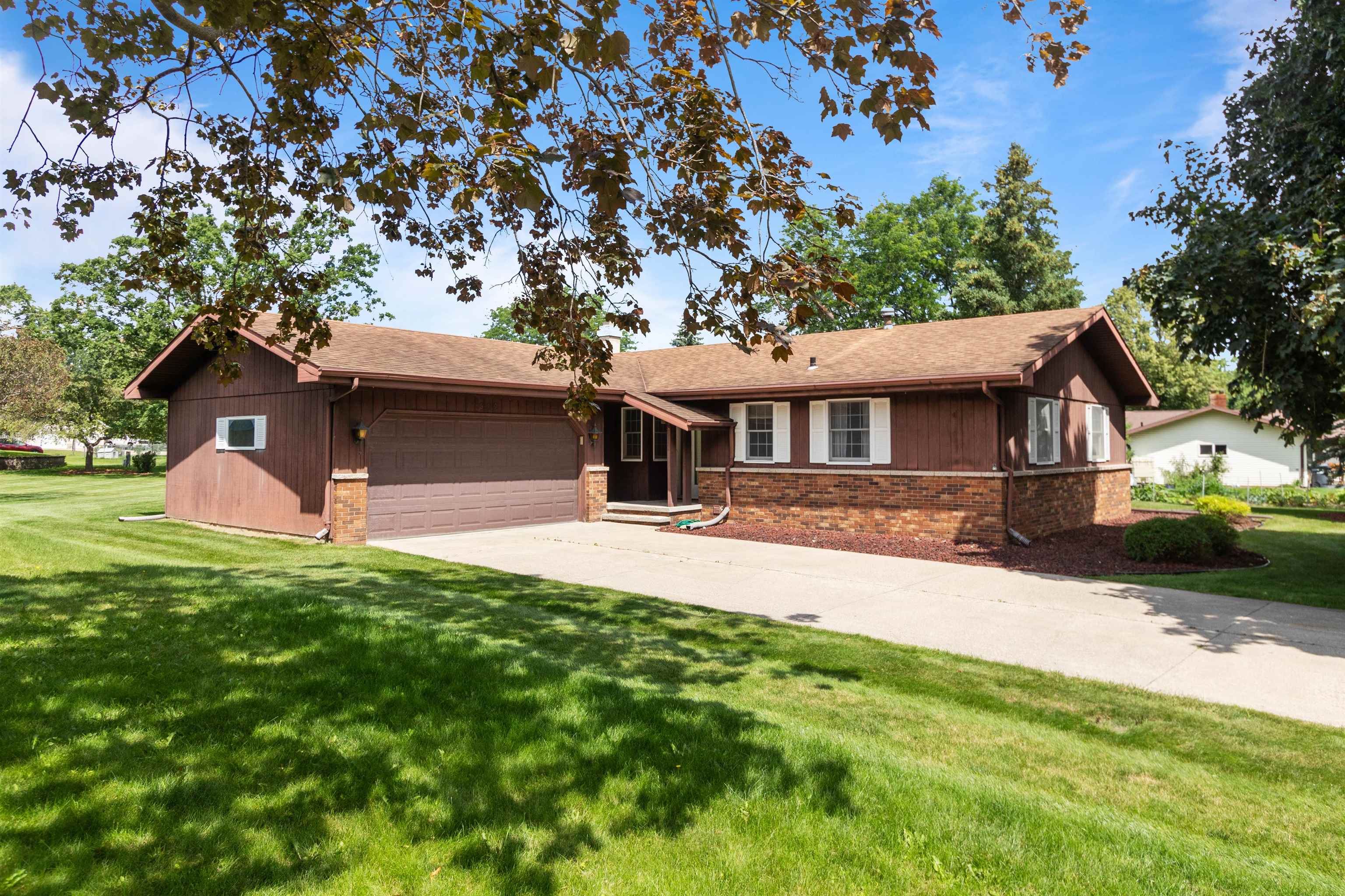 619 WOODSIDE Drive