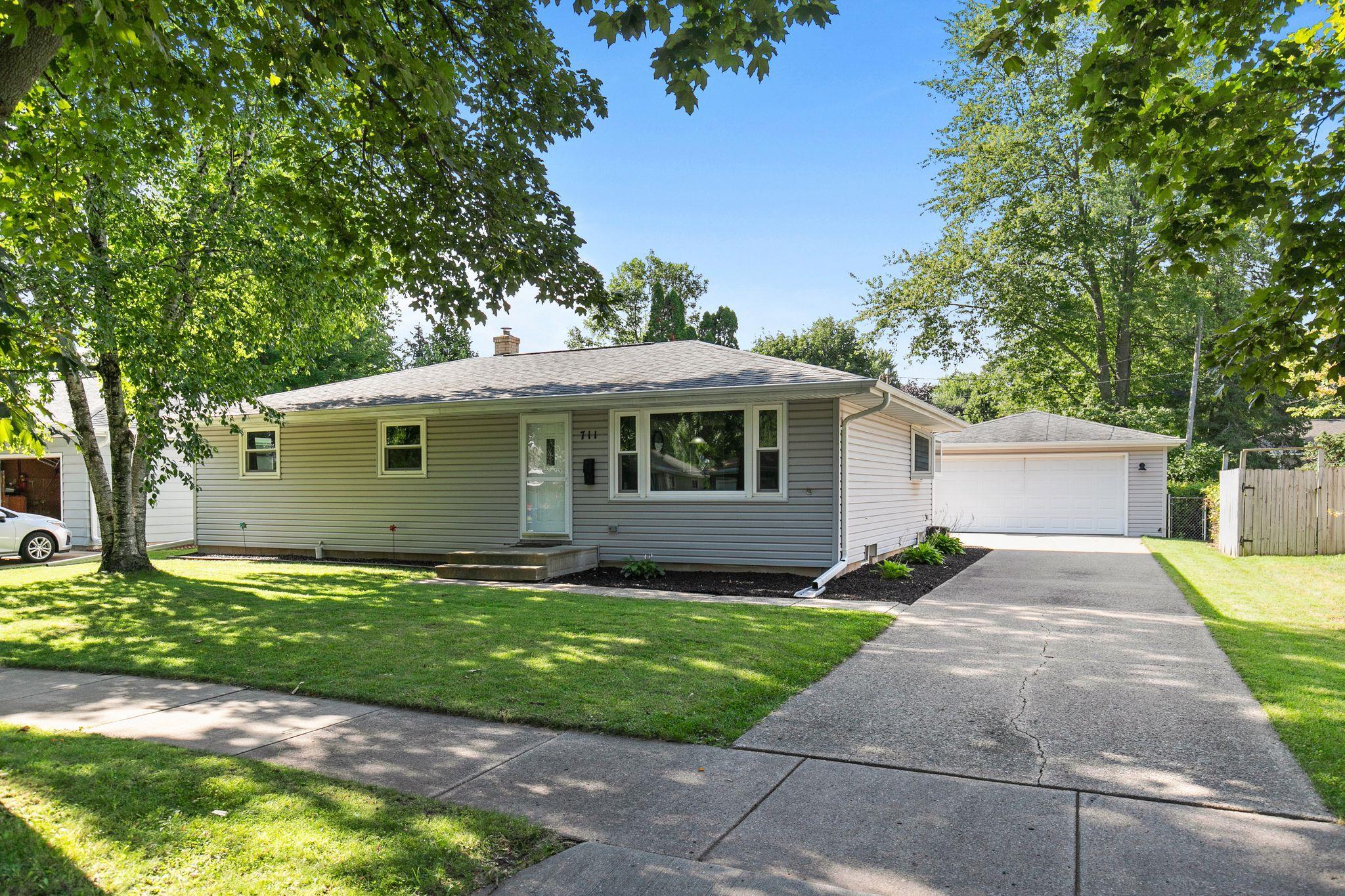 711 E HARDING Drive