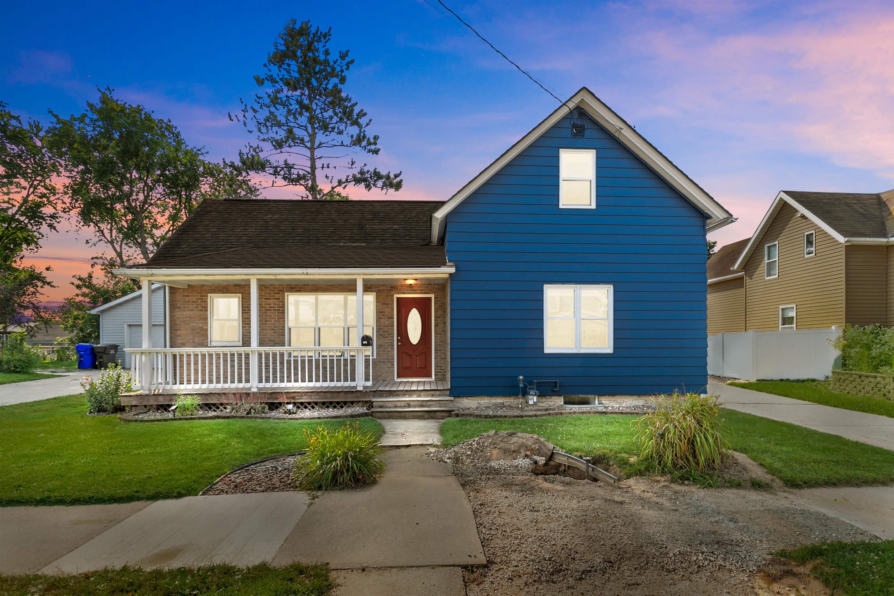 716 OVIATT Street