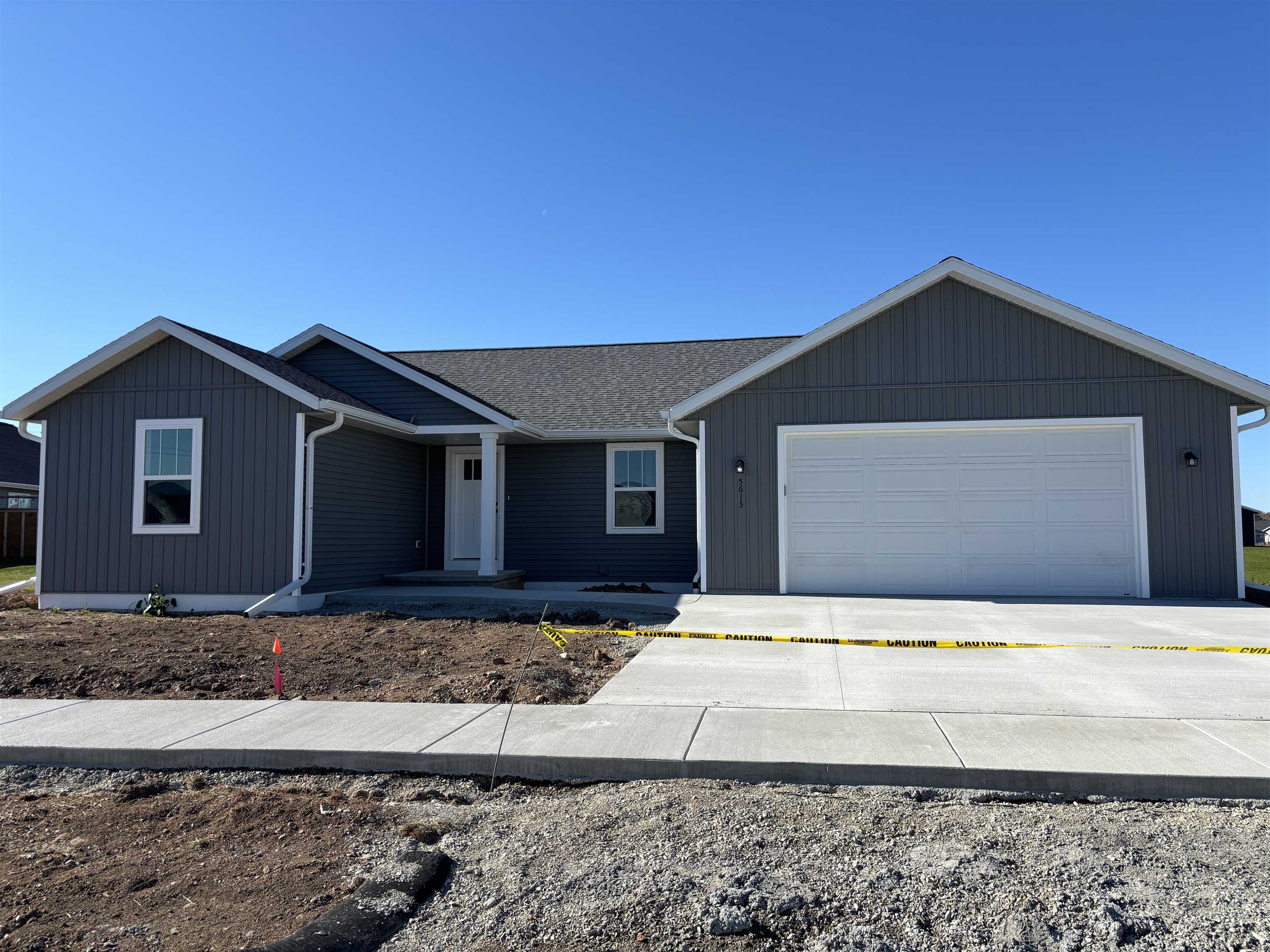 5613 N ACADIA Drive