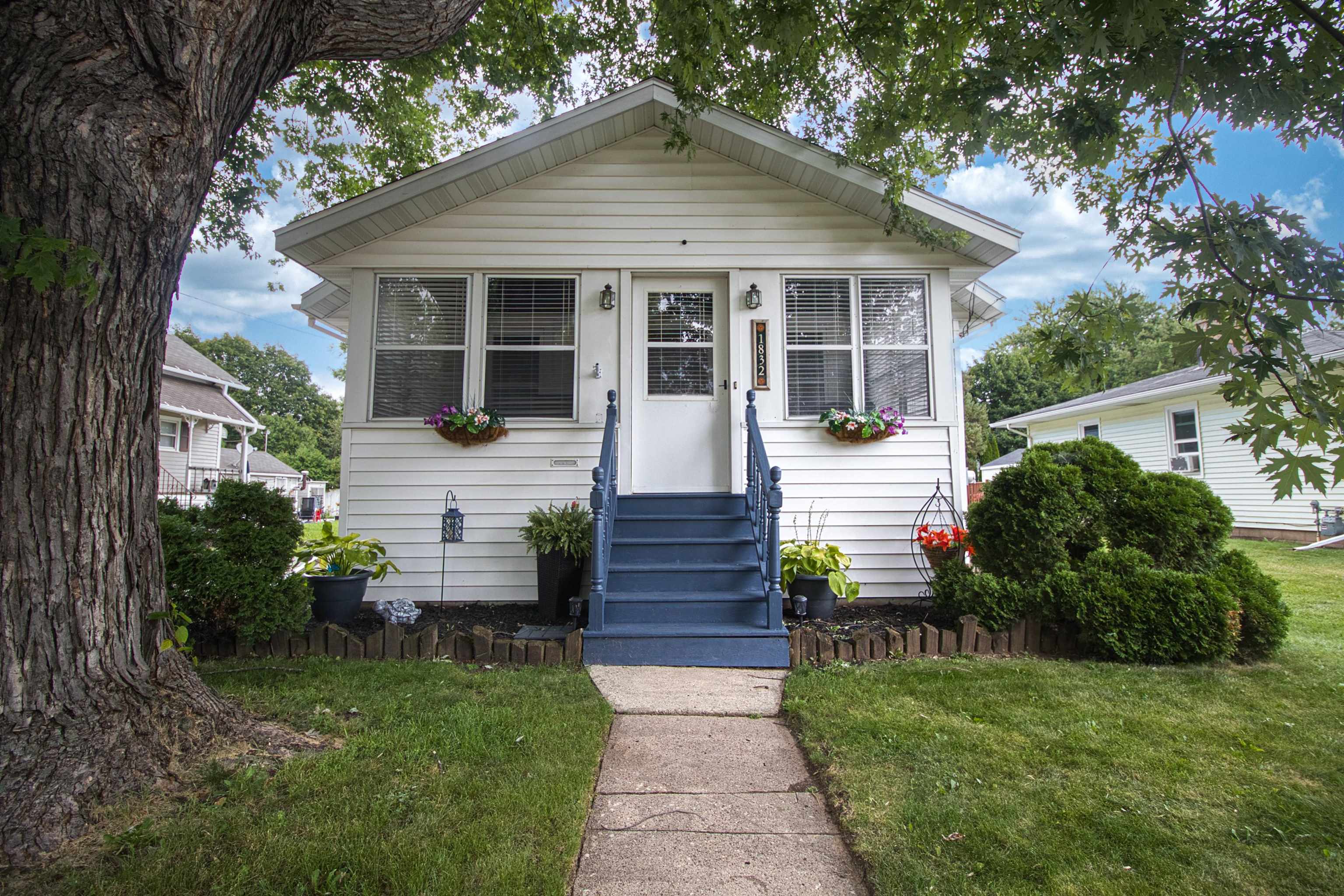 1832 MINNESOTA Street