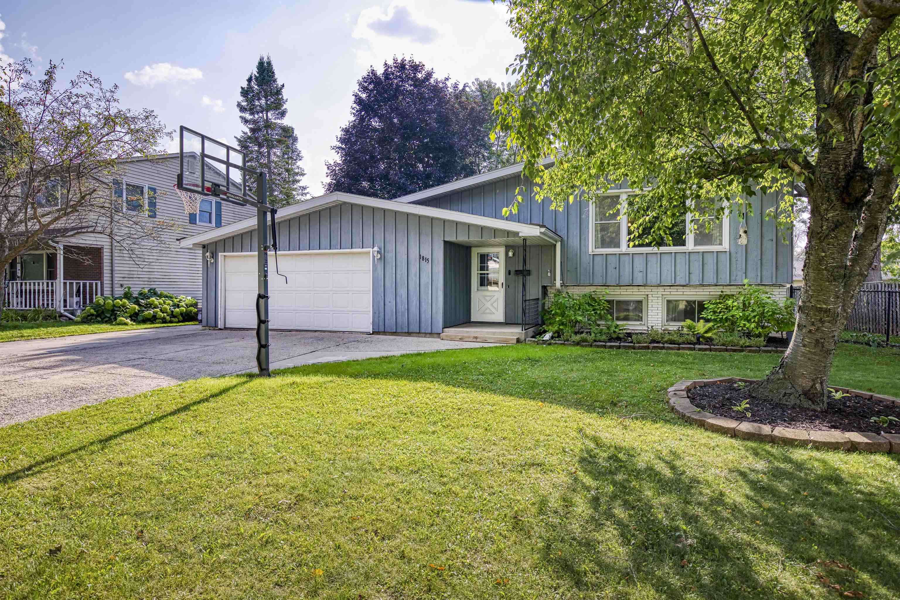 1815 S MOHAWK Drive