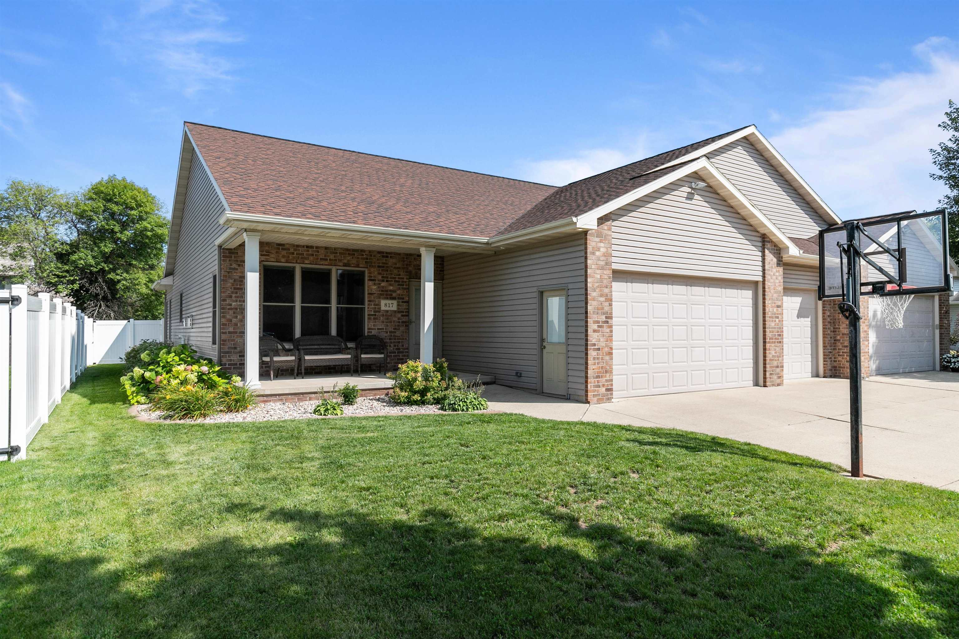 817 DOERFLER Drive