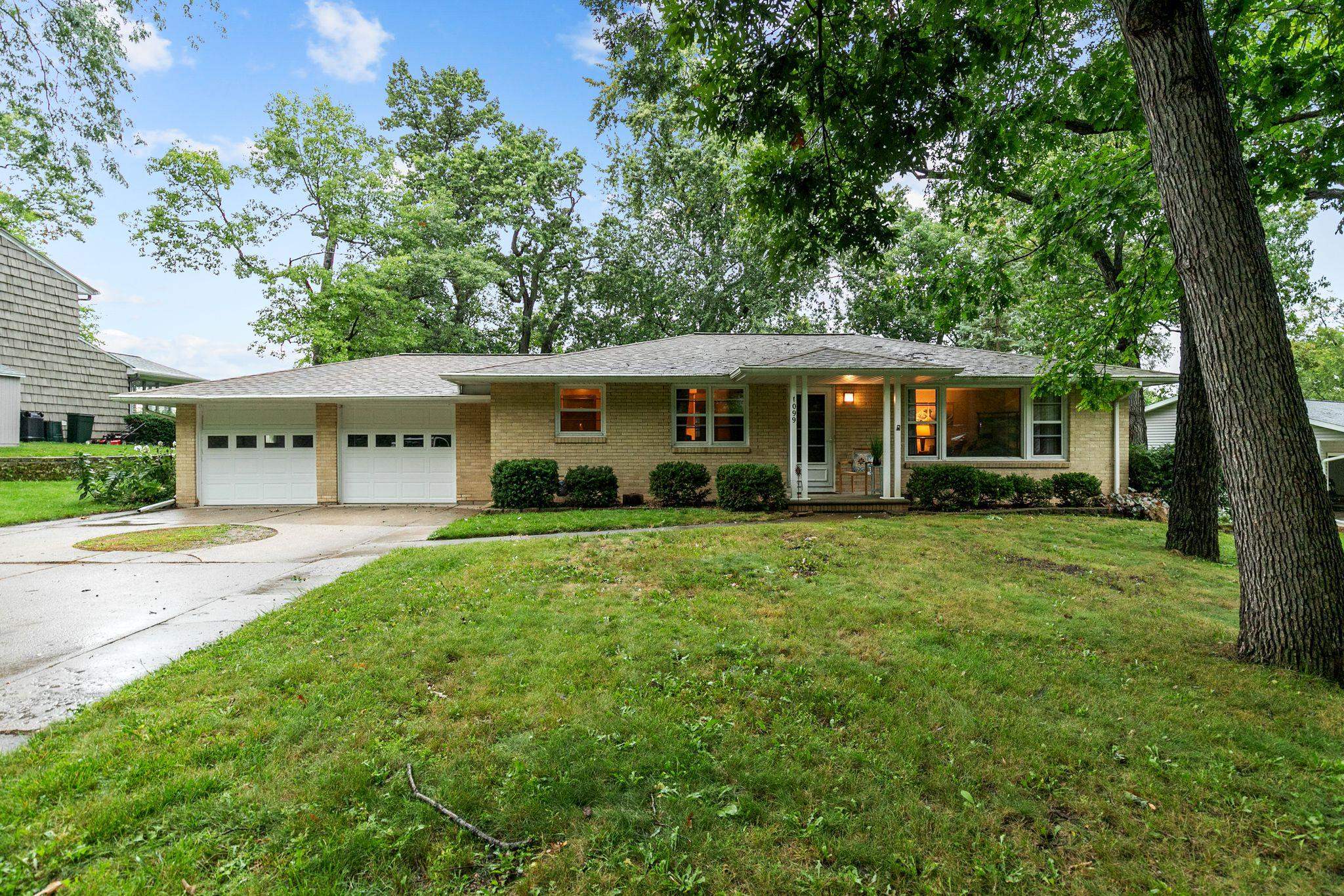1099 ST CHARLES Drive