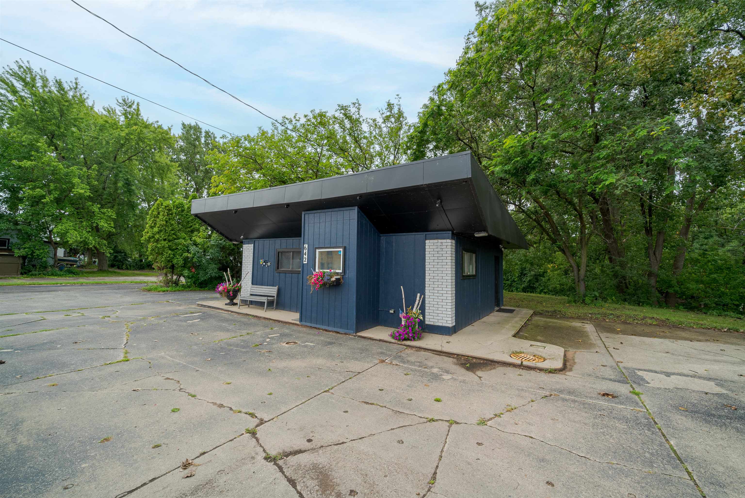 642 MAIN Street