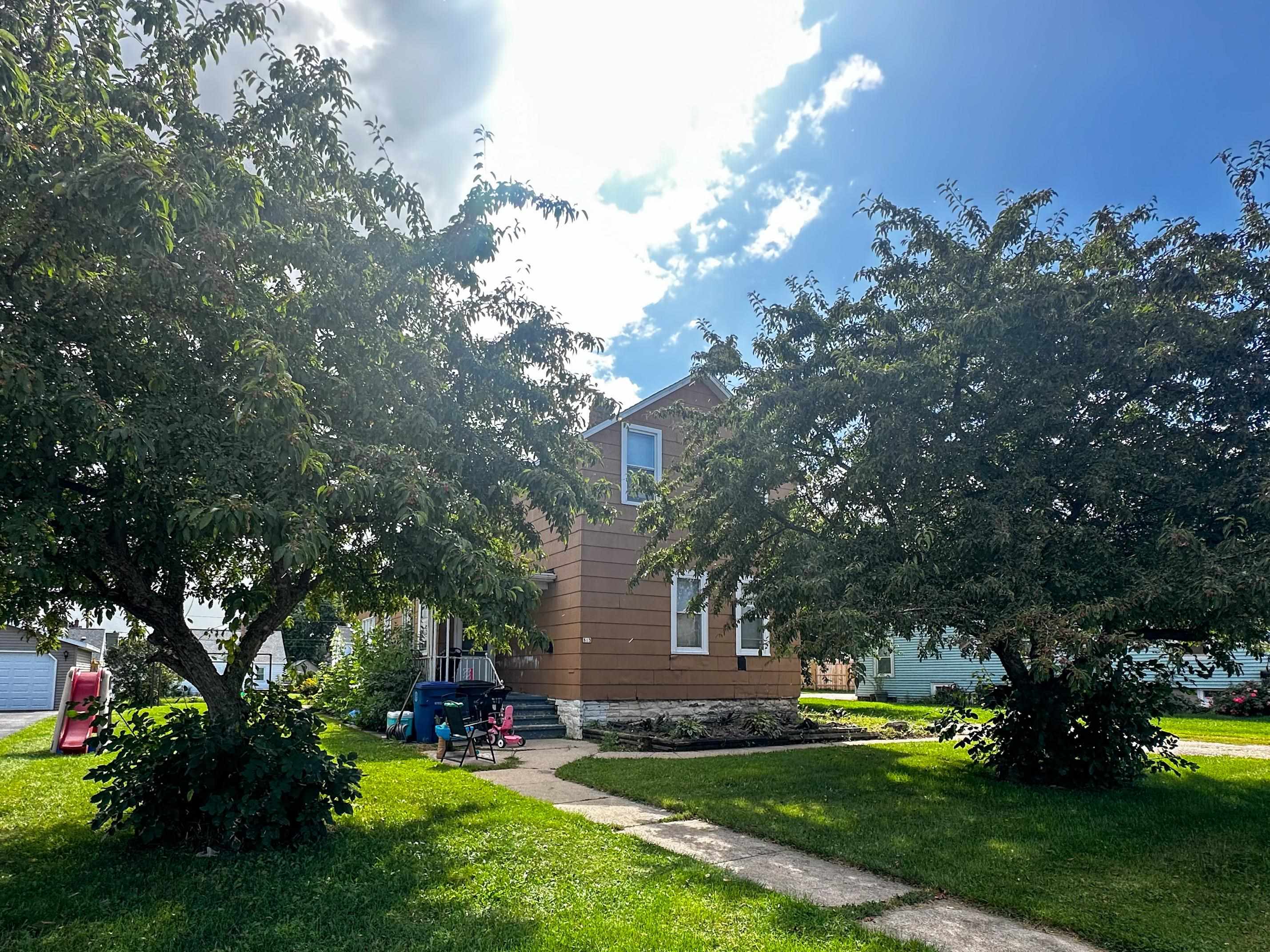 813 W 9TH Avenue