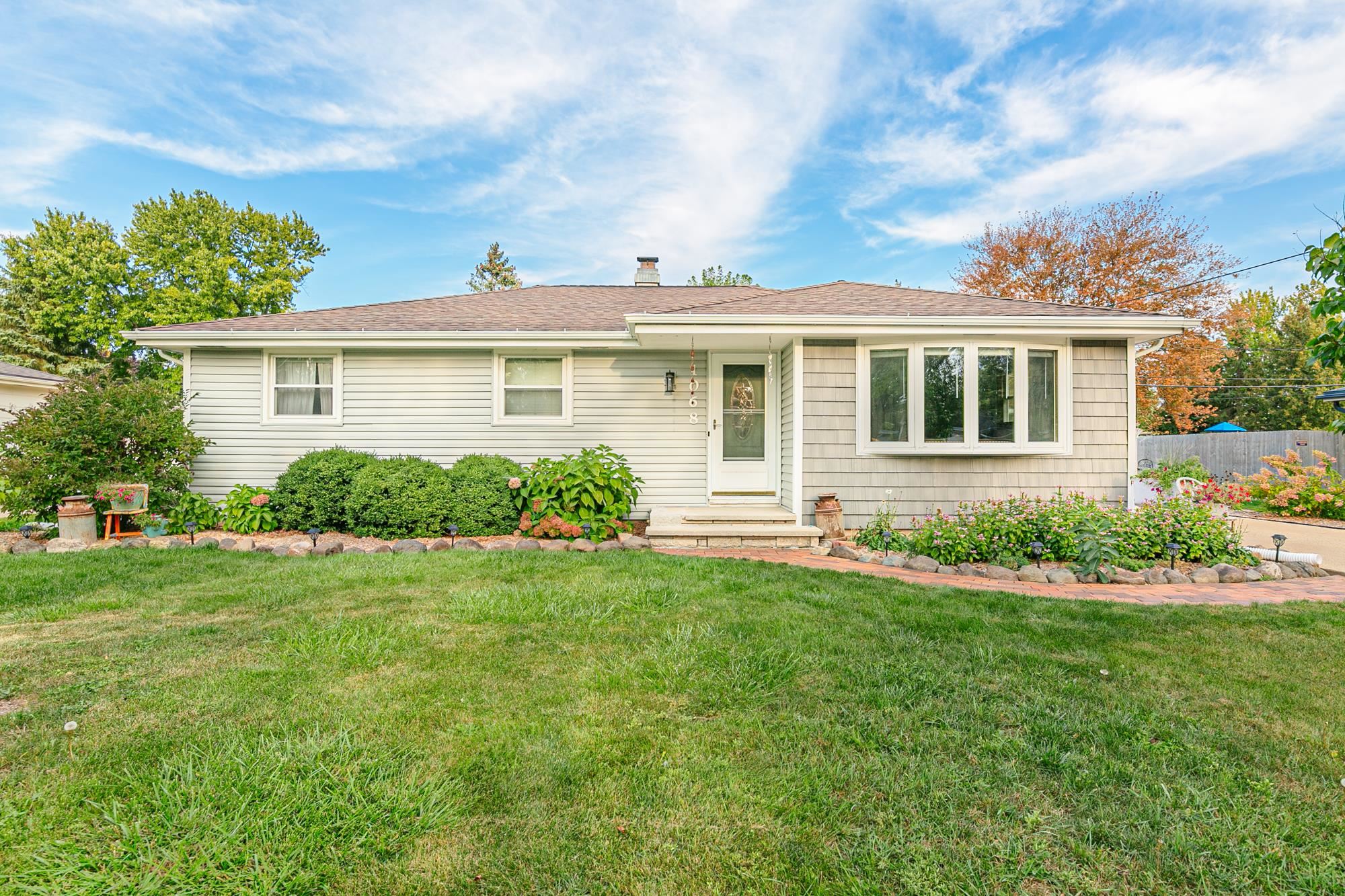1068 MEADOW Lane