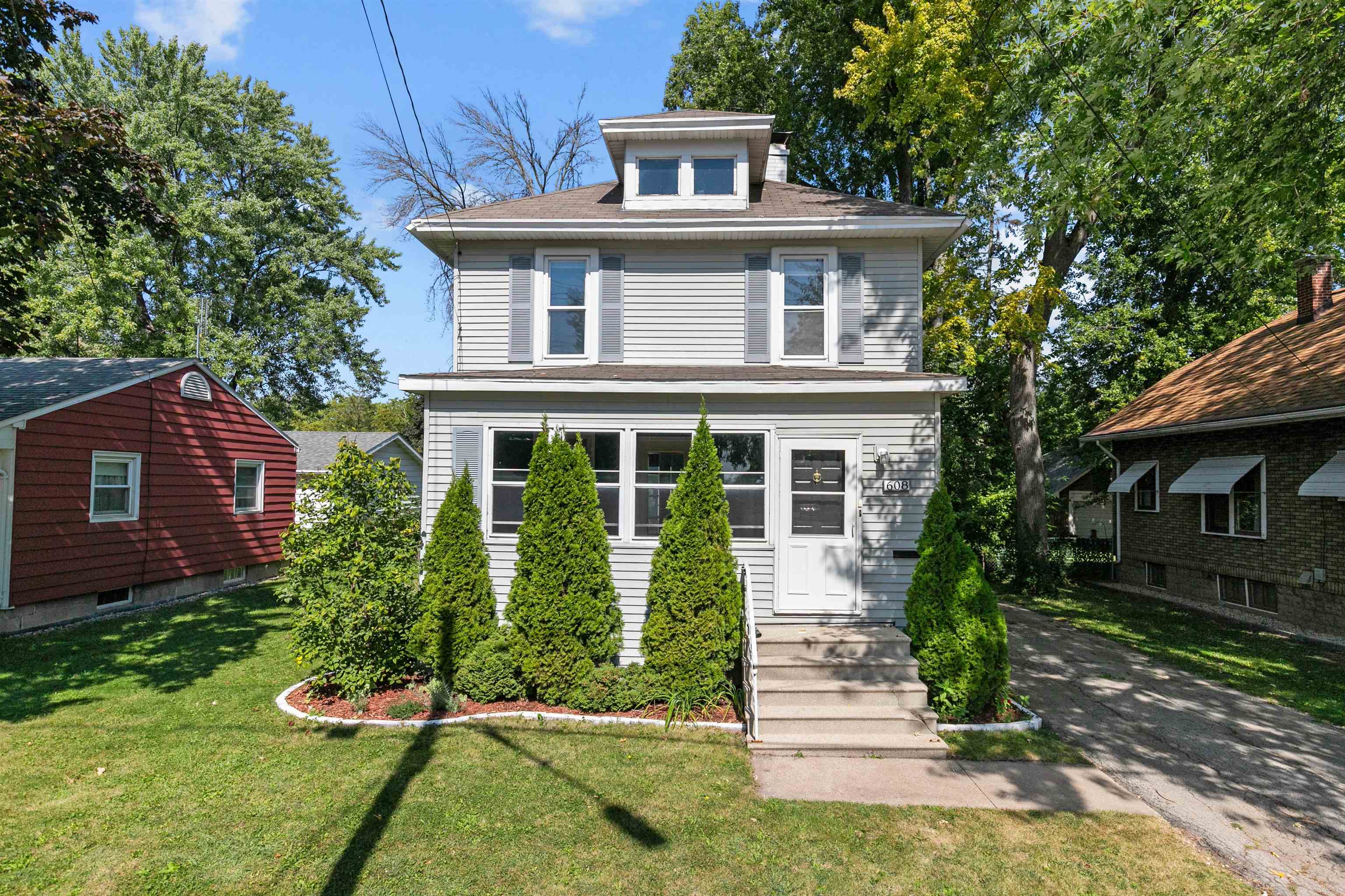 608 E NEW YORK Avenue