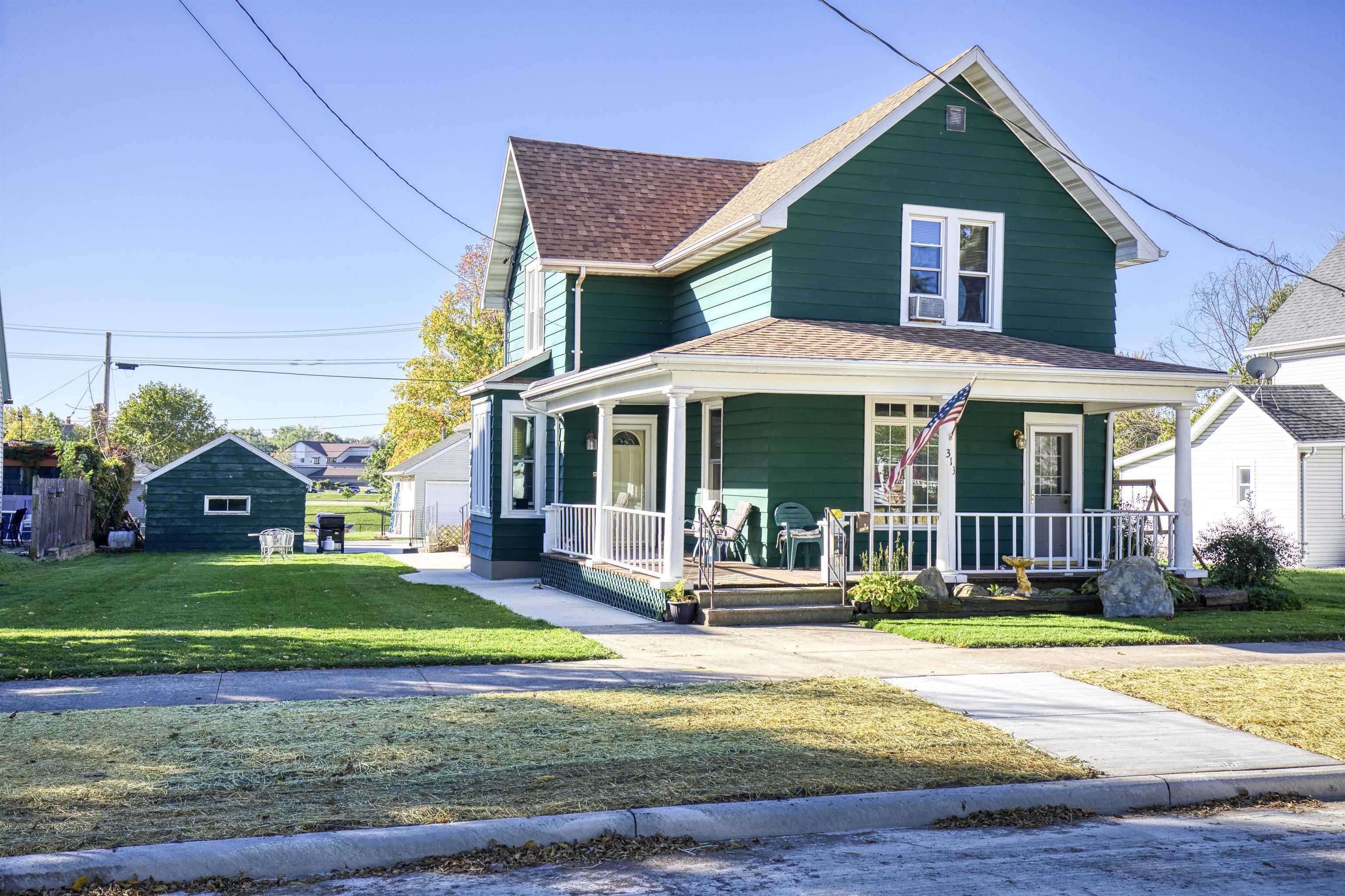 313 E 9TH Street