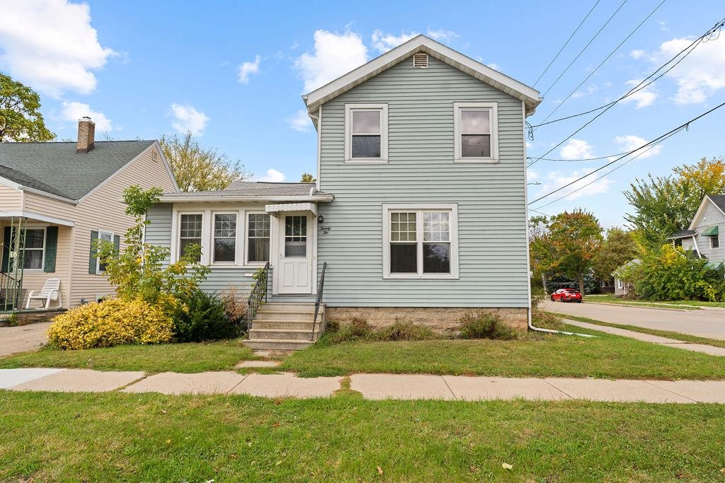 22 STERLING Avenue