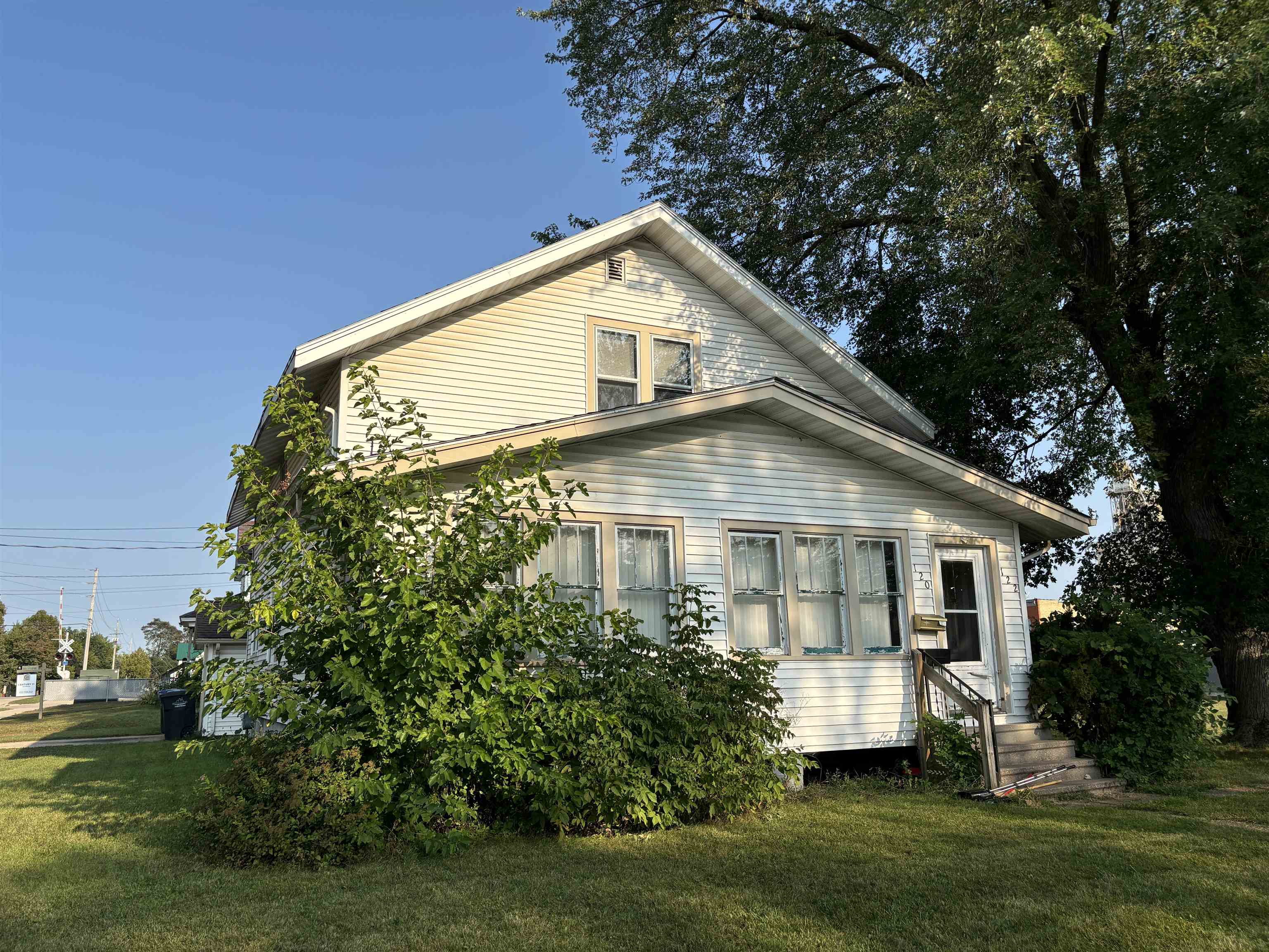 120 N HAMLIN Street