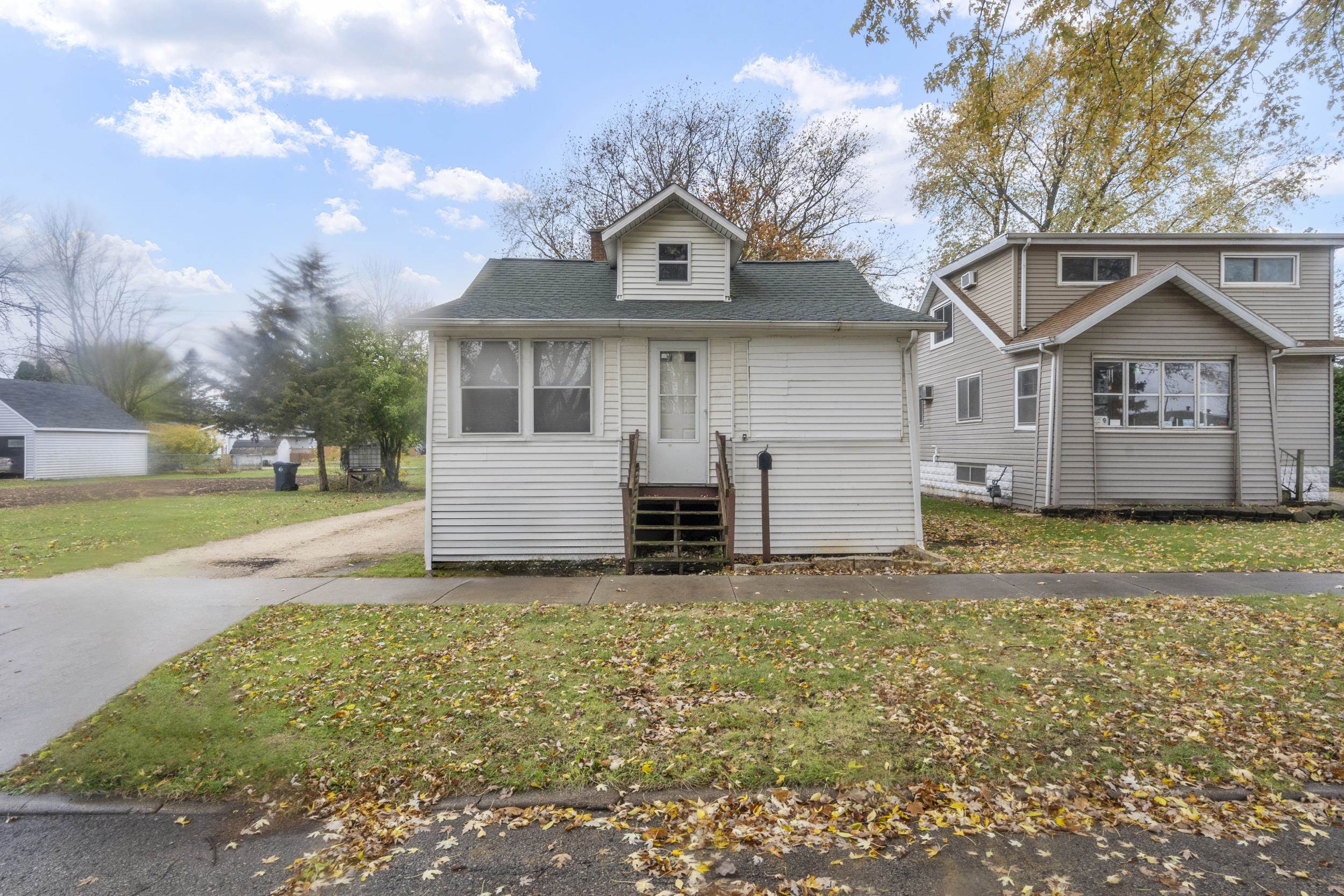 242 N LINCOLN Avenue