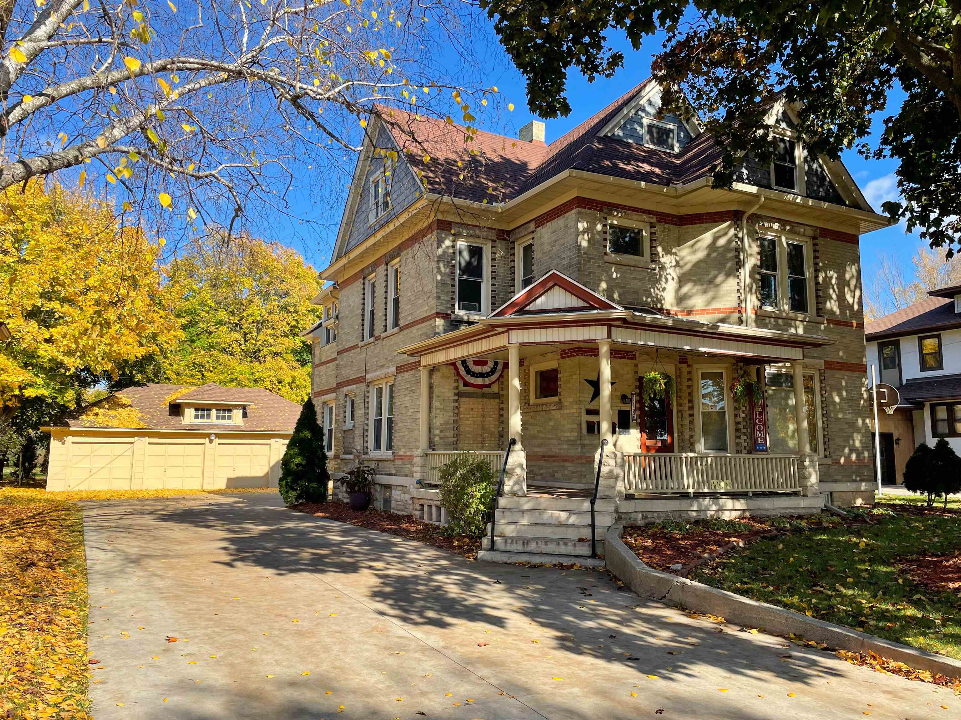 343 E DIVISION Street