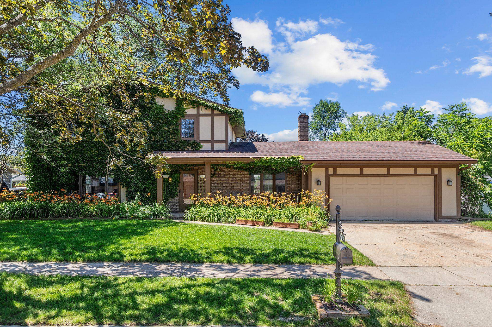 3125 N DORIS Lane