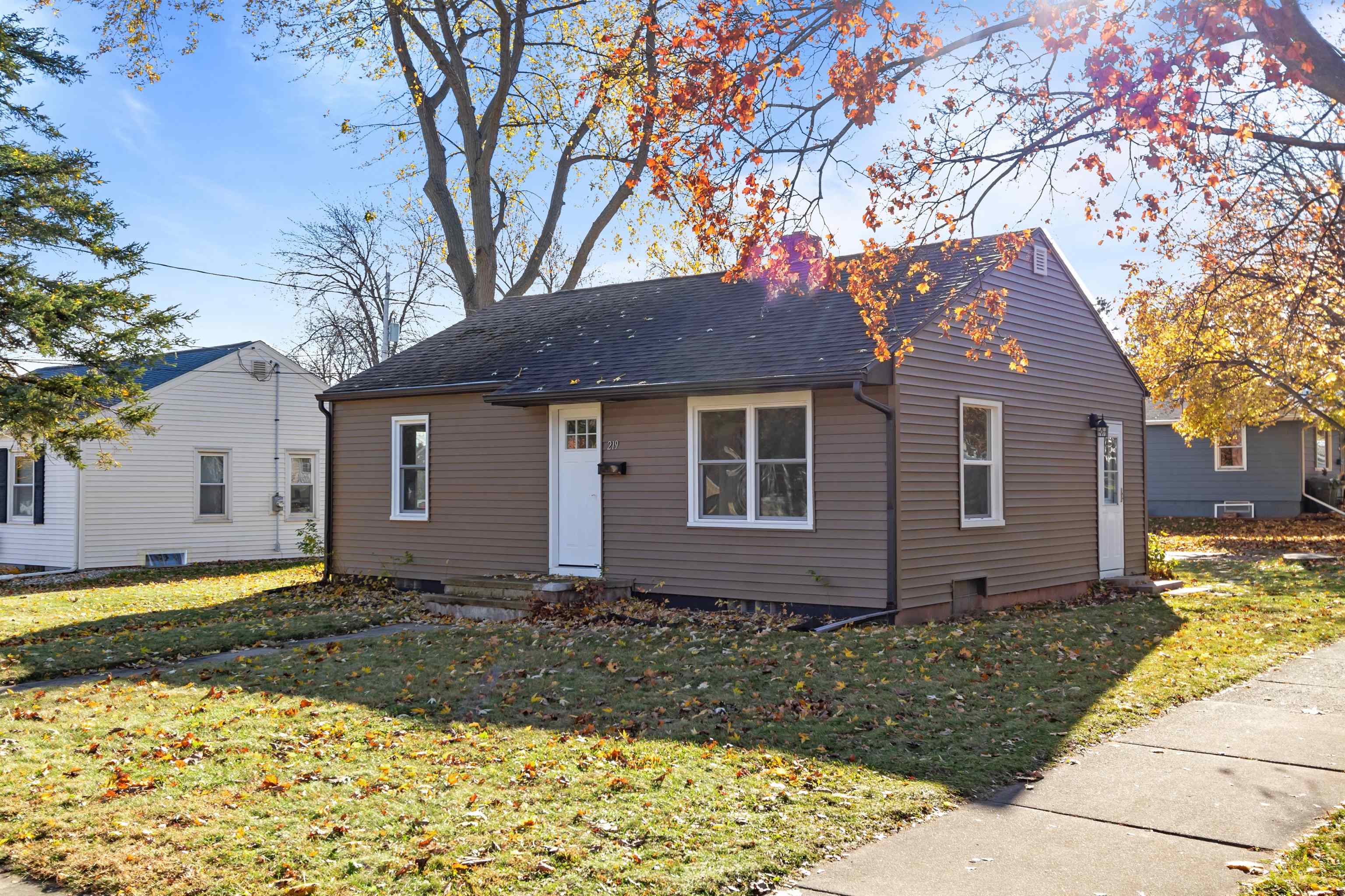 219 W 3RD Street