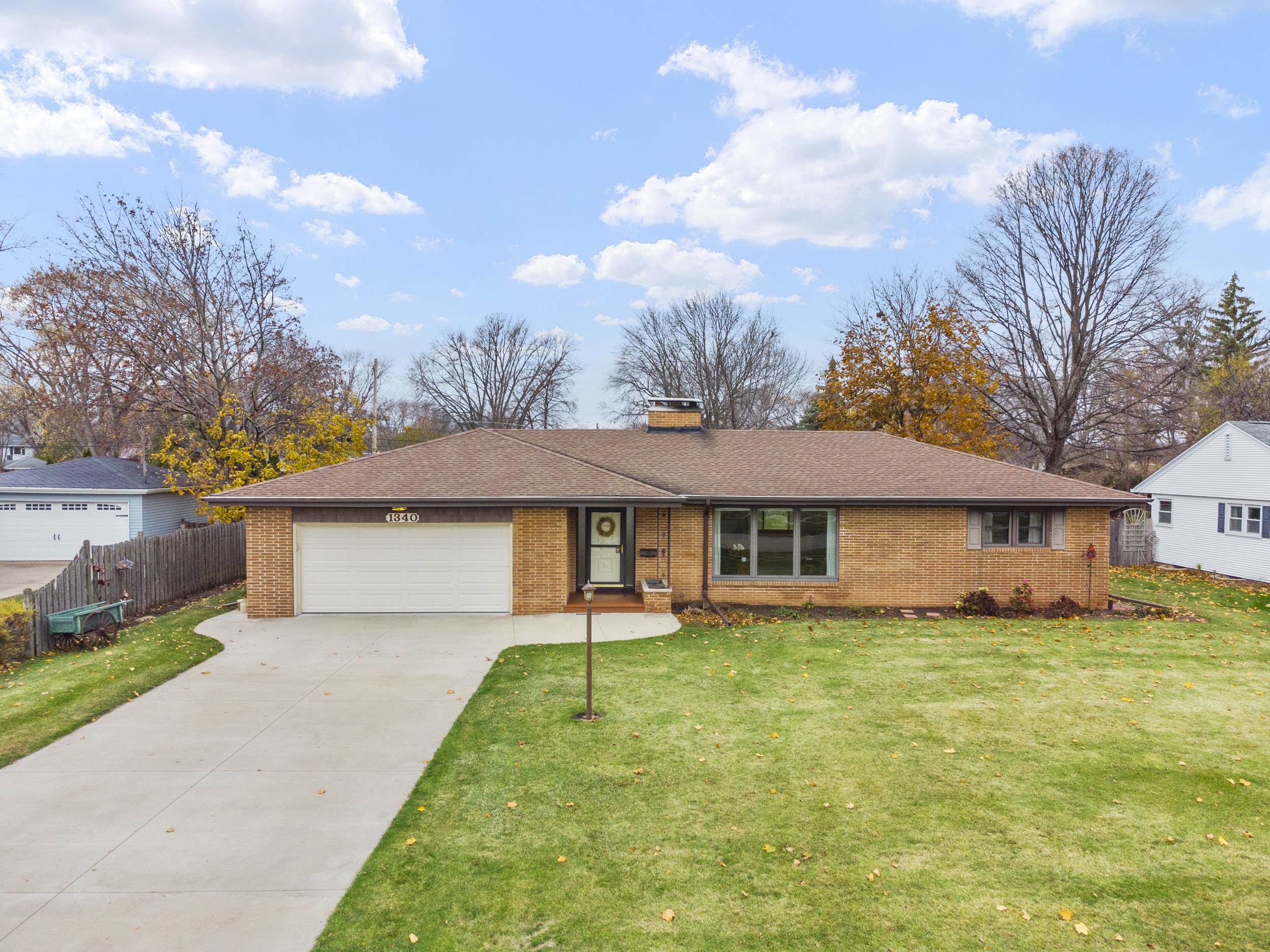 1340 MENOMINEE Drive