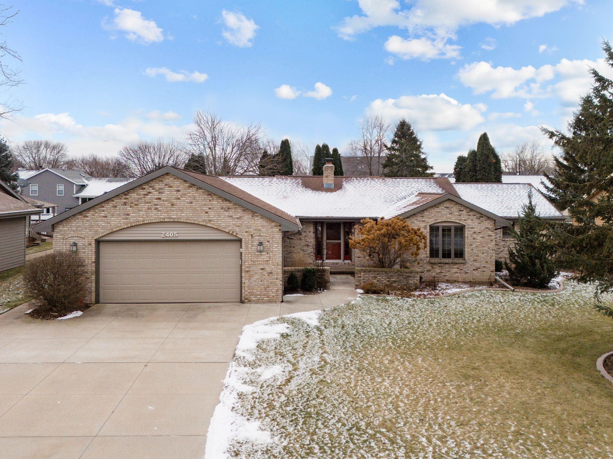 2405 W ROSELAWN Drive